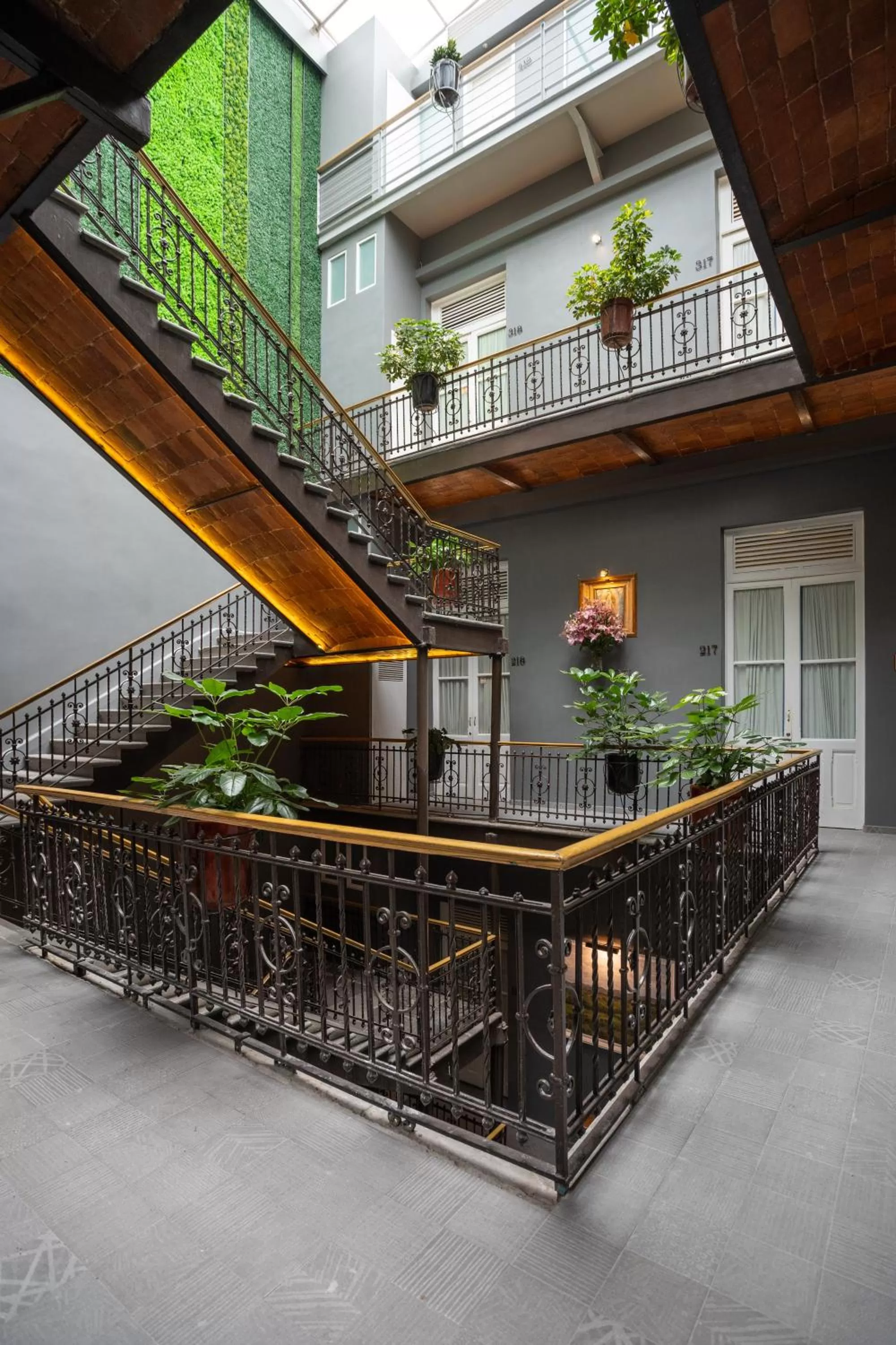 Property building in Hotel Principal