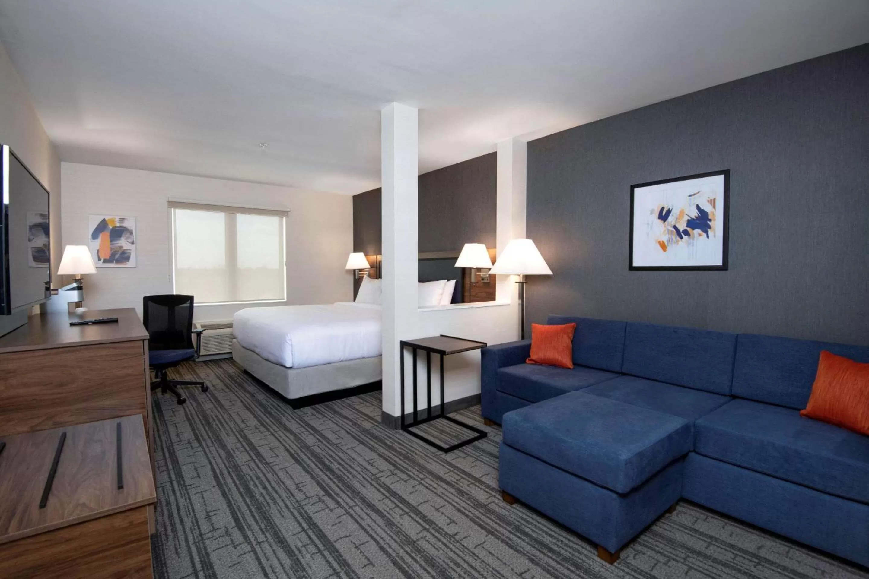 Photo of the whole room, Bed in Comfort Inn & Suites