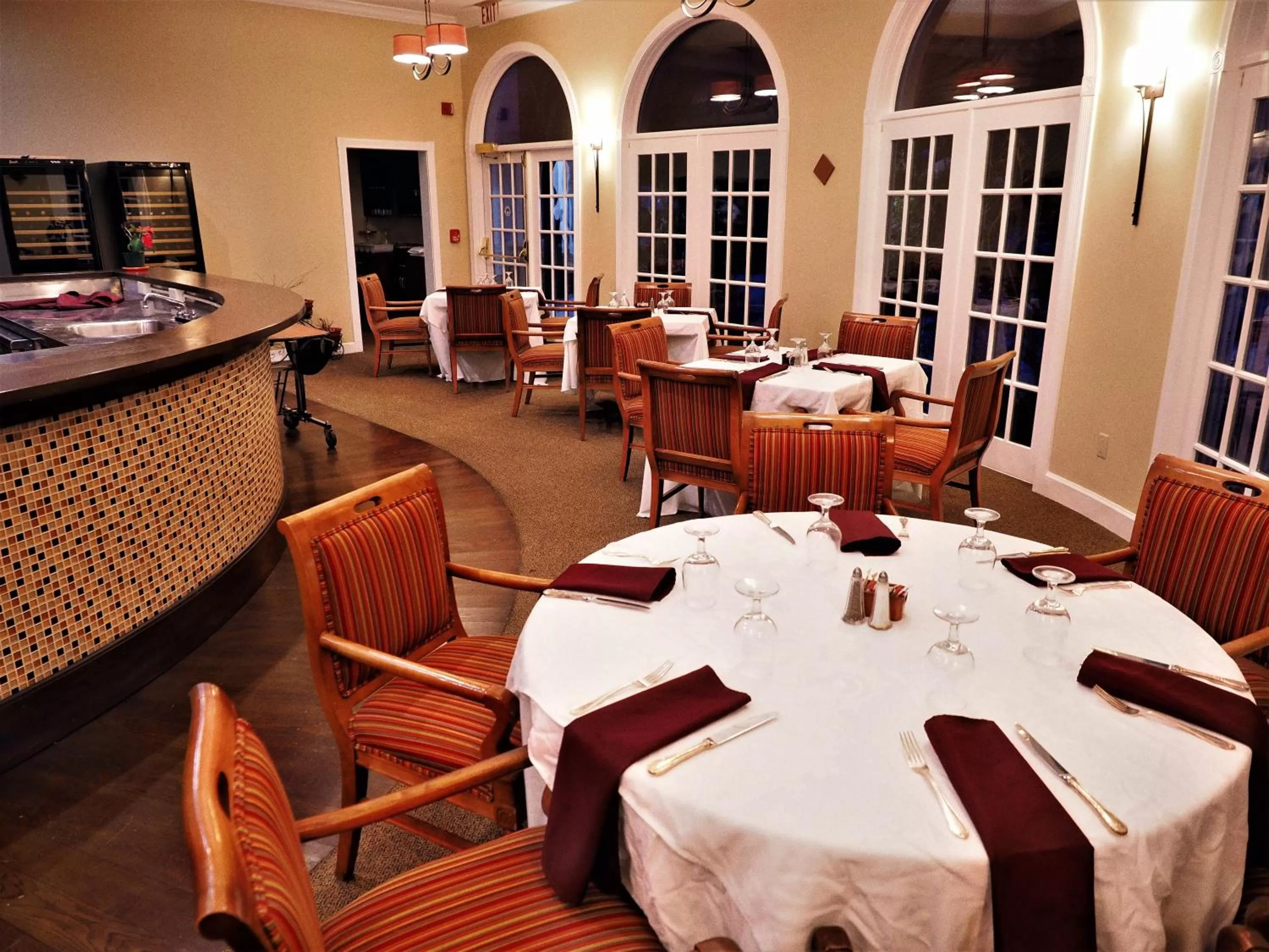 Restaurant/Places to Eat in Phoenix Inn Resort