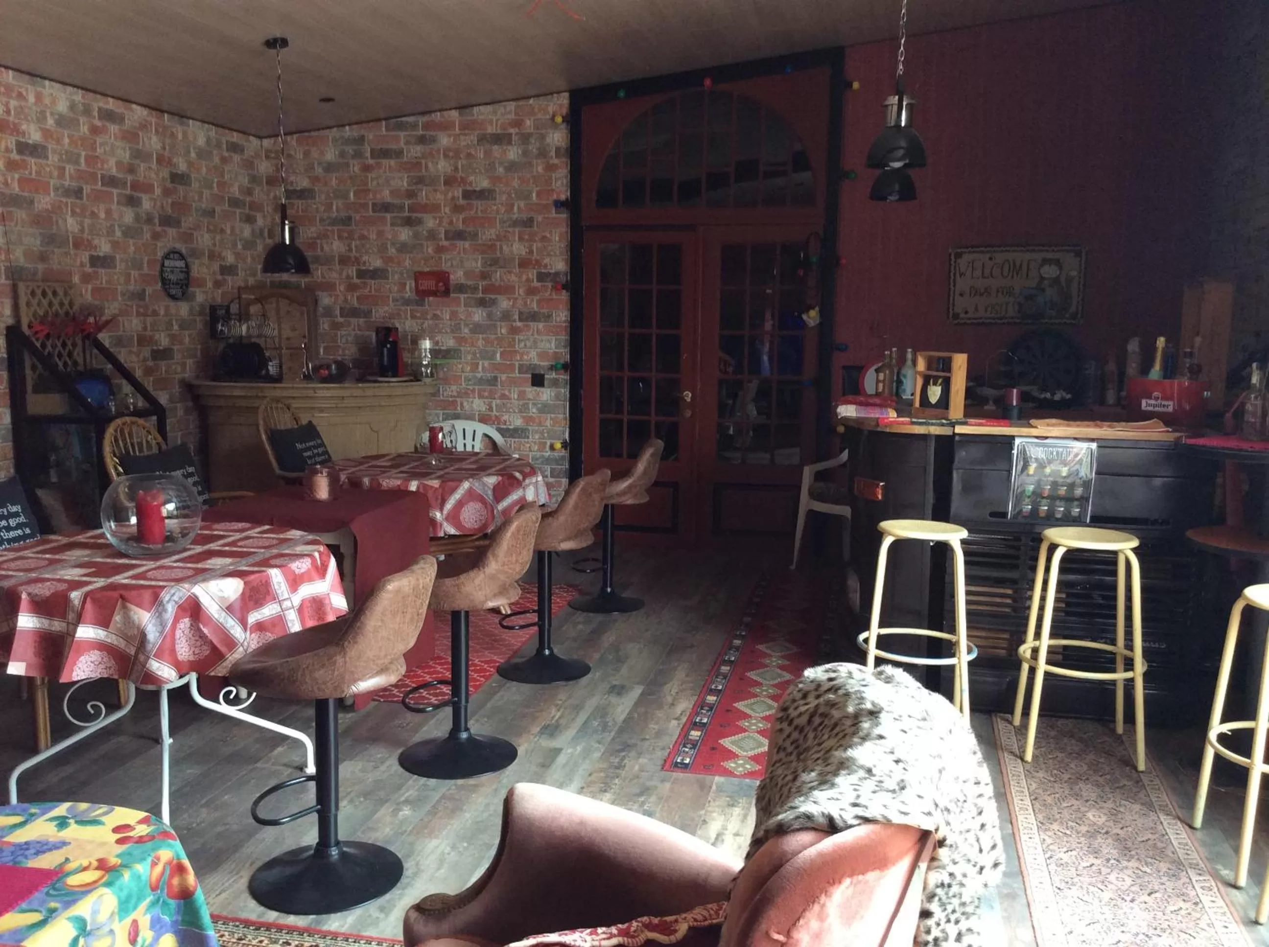 Communal lounge/ TV room, Restaurant/Places to Eat in B&B De Vijf Zuilen