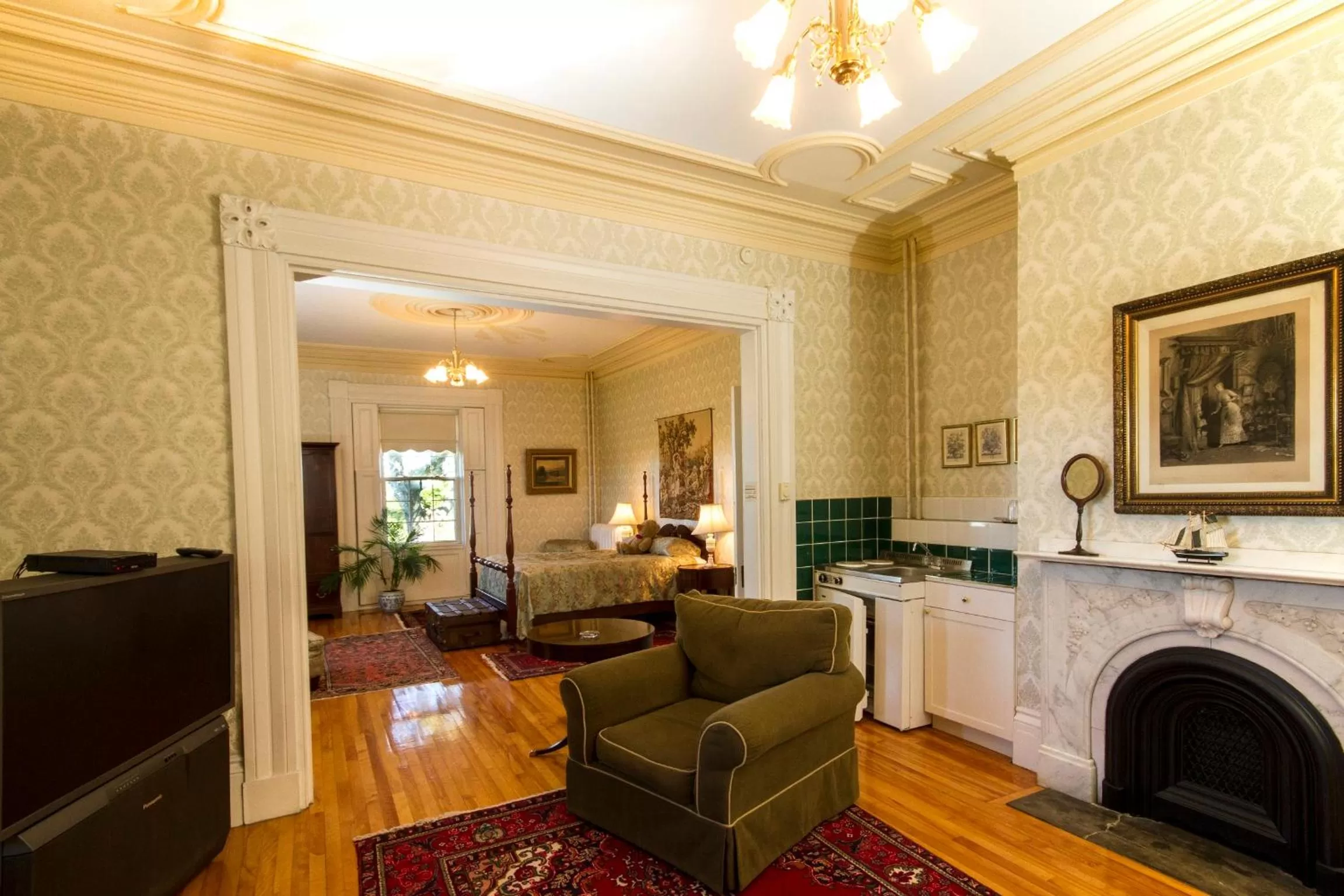 Living room in Homeport Historic B&B