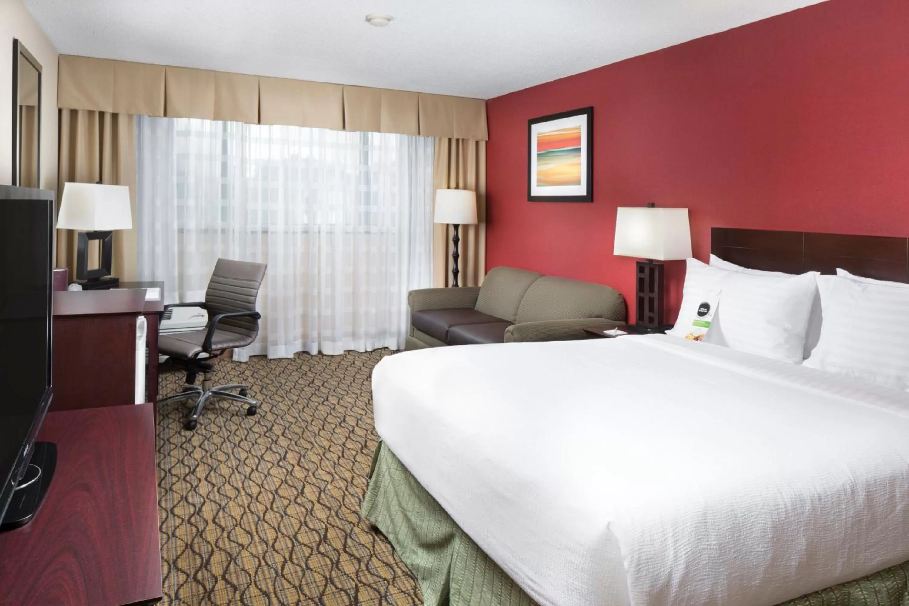 Photo of the whole room, Bed in Holiday Inn Johnson City by IHG