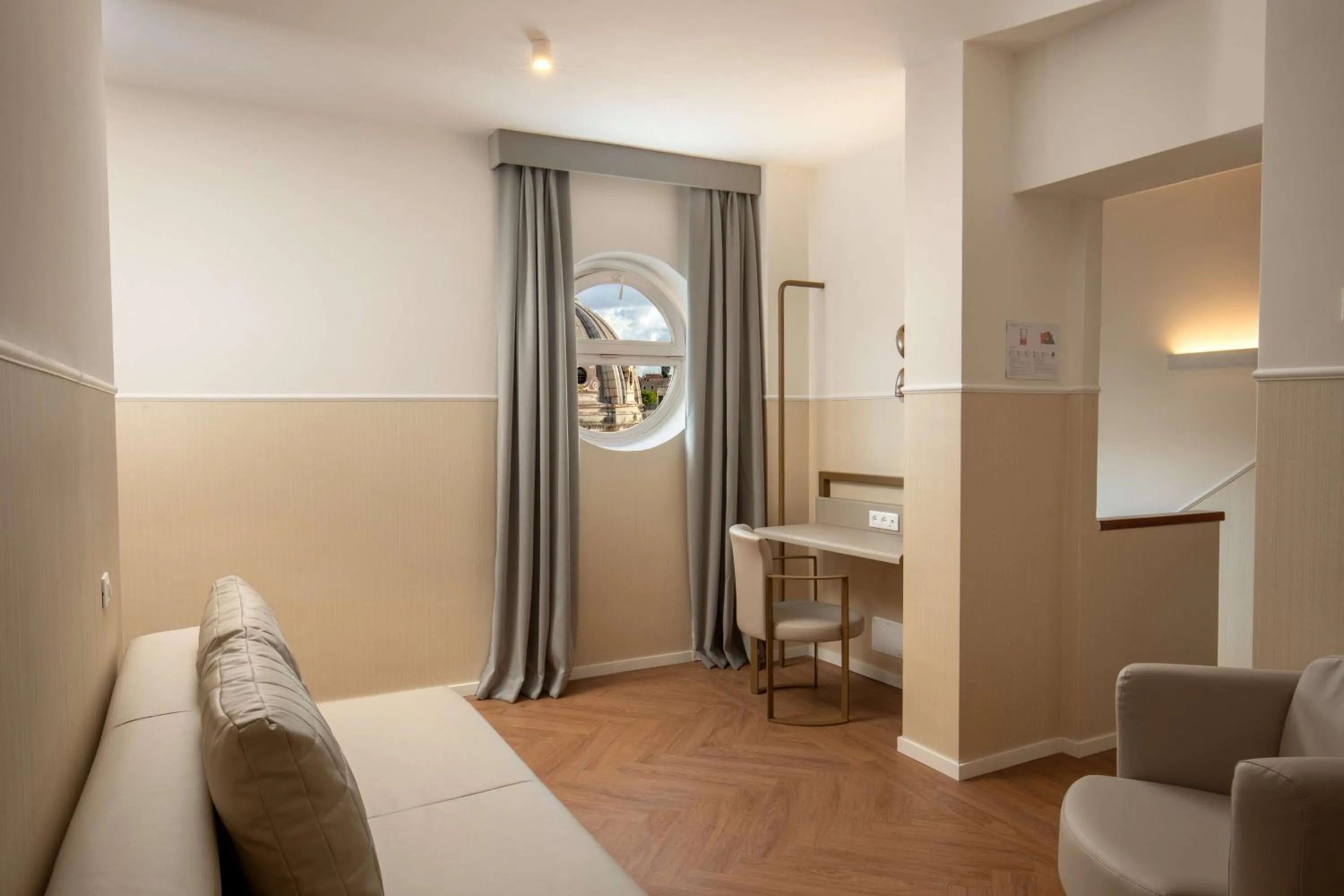 Bedroom in Cosmopolita Rome Colosseum, Tapestry Collection by Hilton