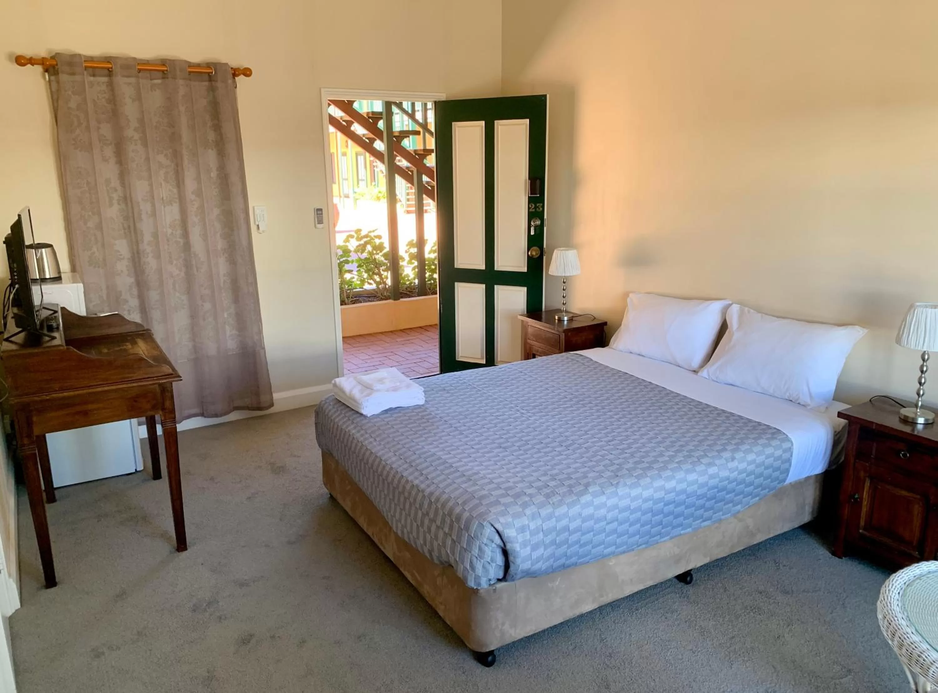 Bed in Settlers Hotel York