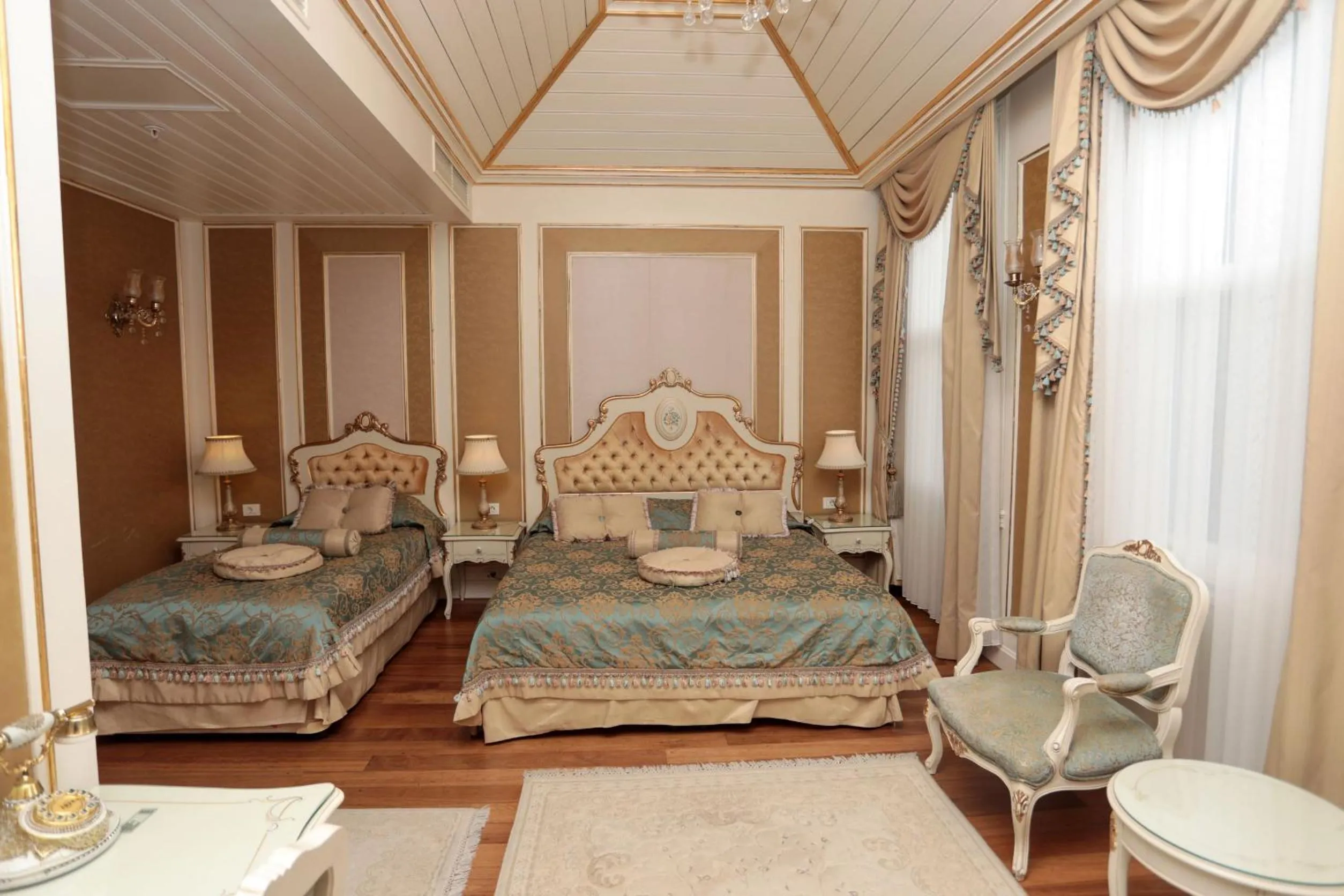 Photo of the whole room, Bed in Limak Yalova Thermal Boutique Hotel