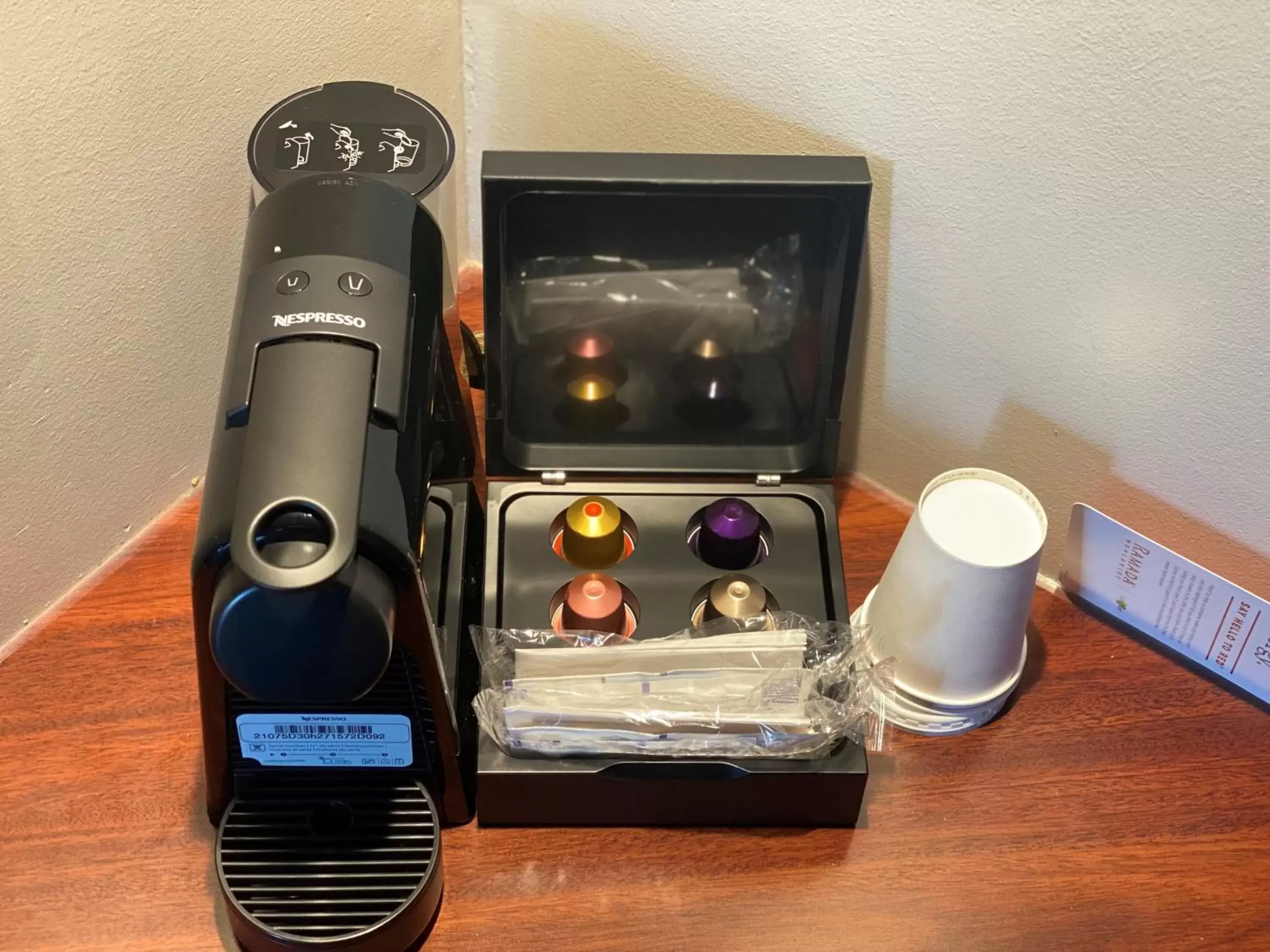 Business King Room - Non-Smoking in Ramada Plaza by Wyndham Gatineau/Manoir du Casino Business King Room - Non-Smoking in Ramada Plaza by Wyndham Gatineau/Manoir du Casino