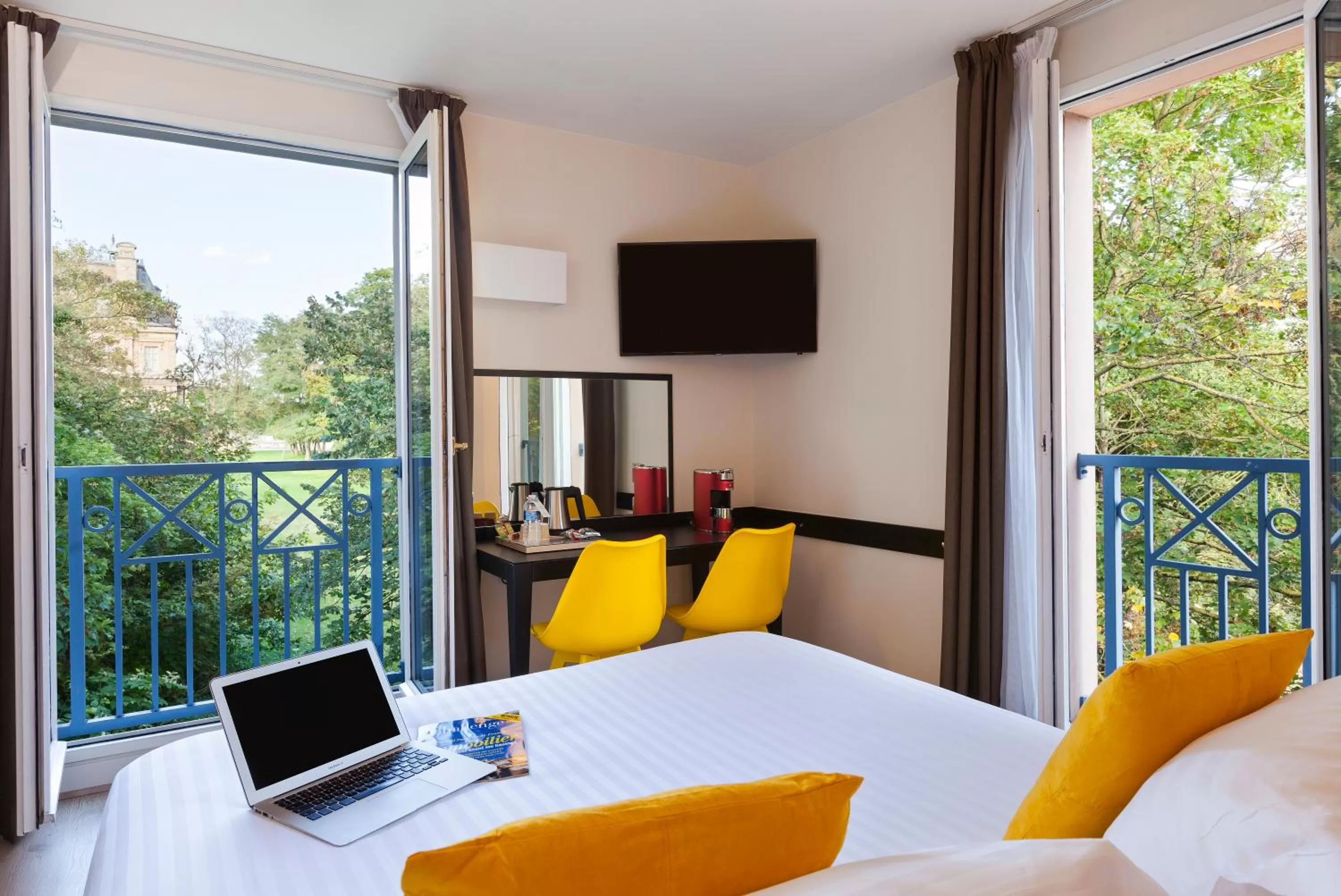 Photo of the whole room, Bed in Hôtel Quality Suites Maisons-Laffitte Paris Ouest