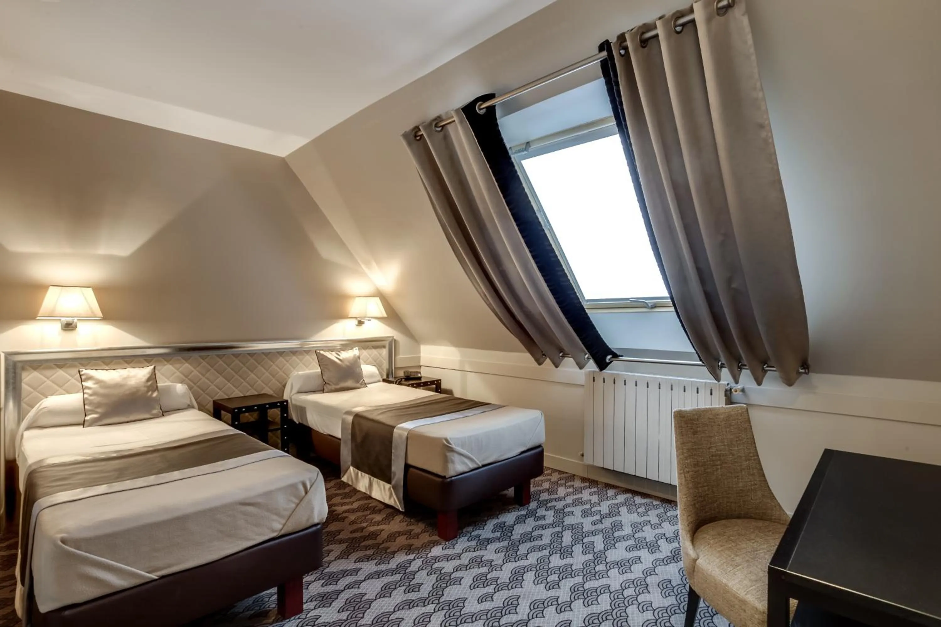 Bedroom, Bed in Hotel d'Amiens