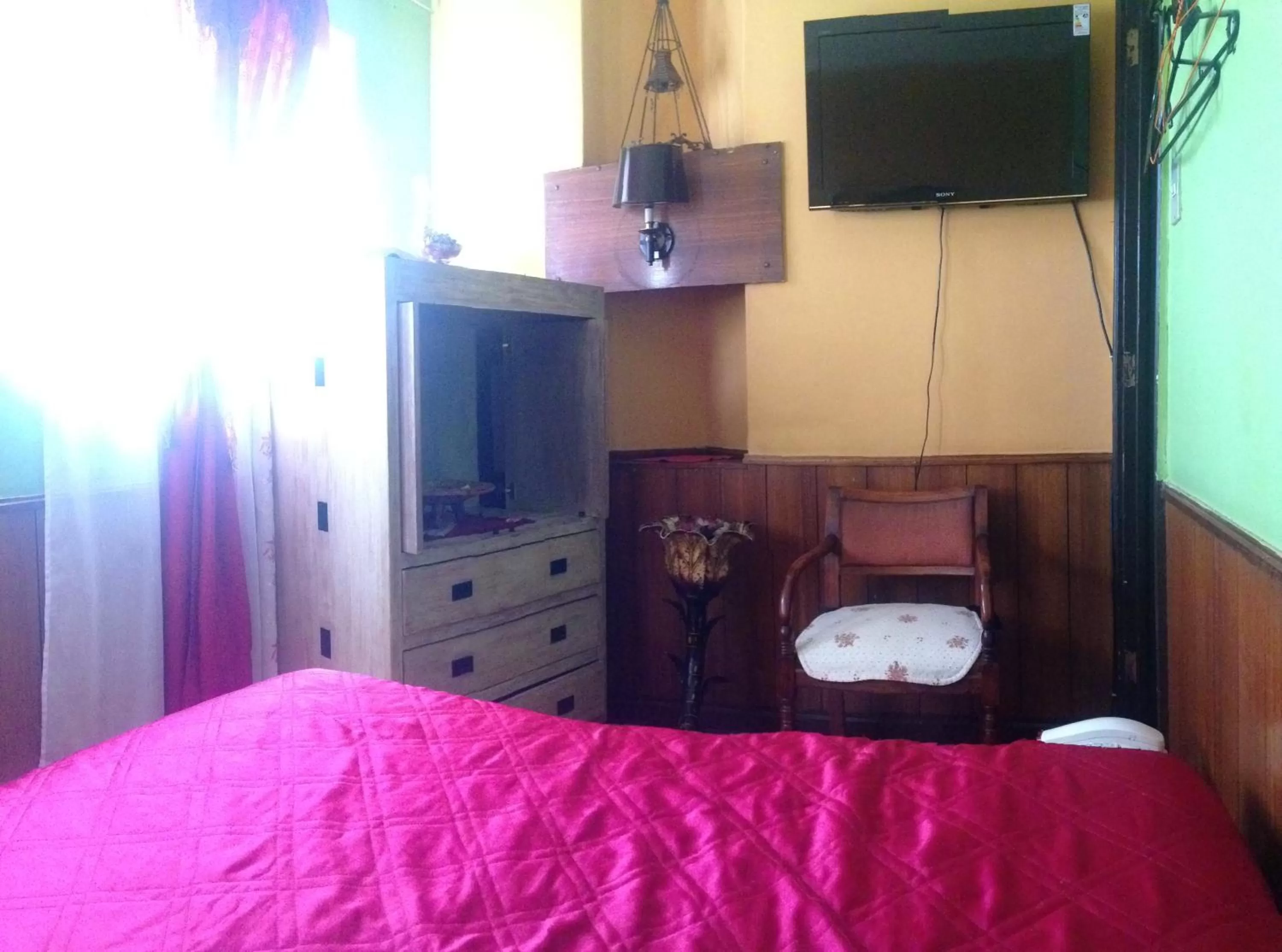 Bedroom, TV/Entertainment Center in Hotel La Castellana