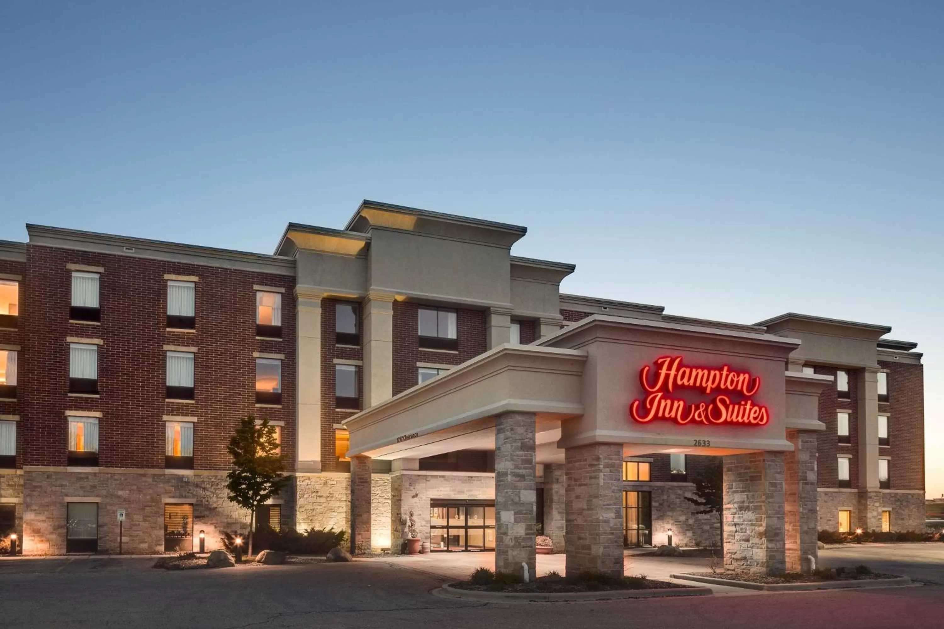 Property building in Hampton Inn & Suites Grafton
