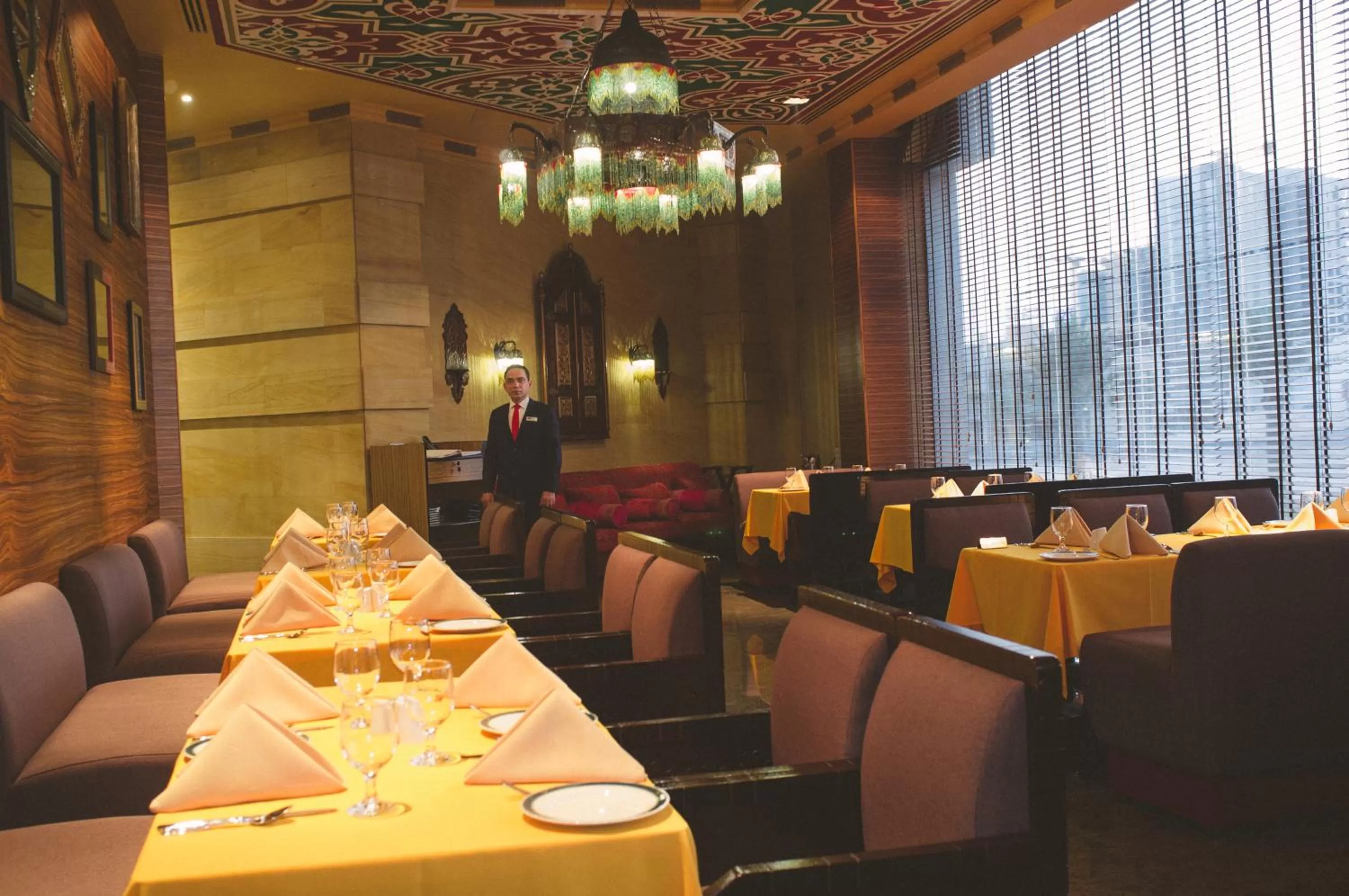 Restaurant/places to eat in Asdal Boutique Hotel Seef