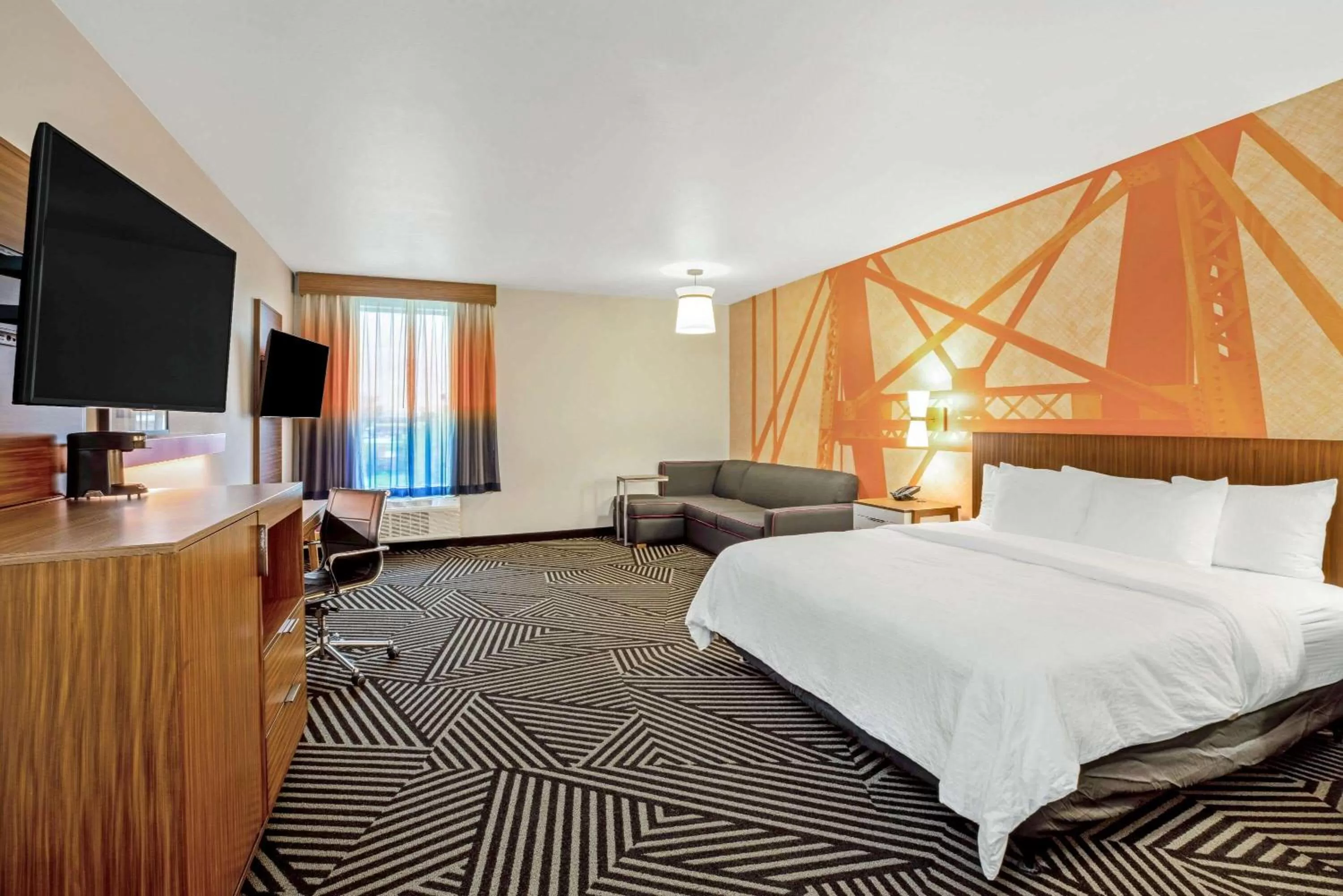 Photo of the whole room, Bed in La Quinta by Wyndham Waco Baylor Downtown