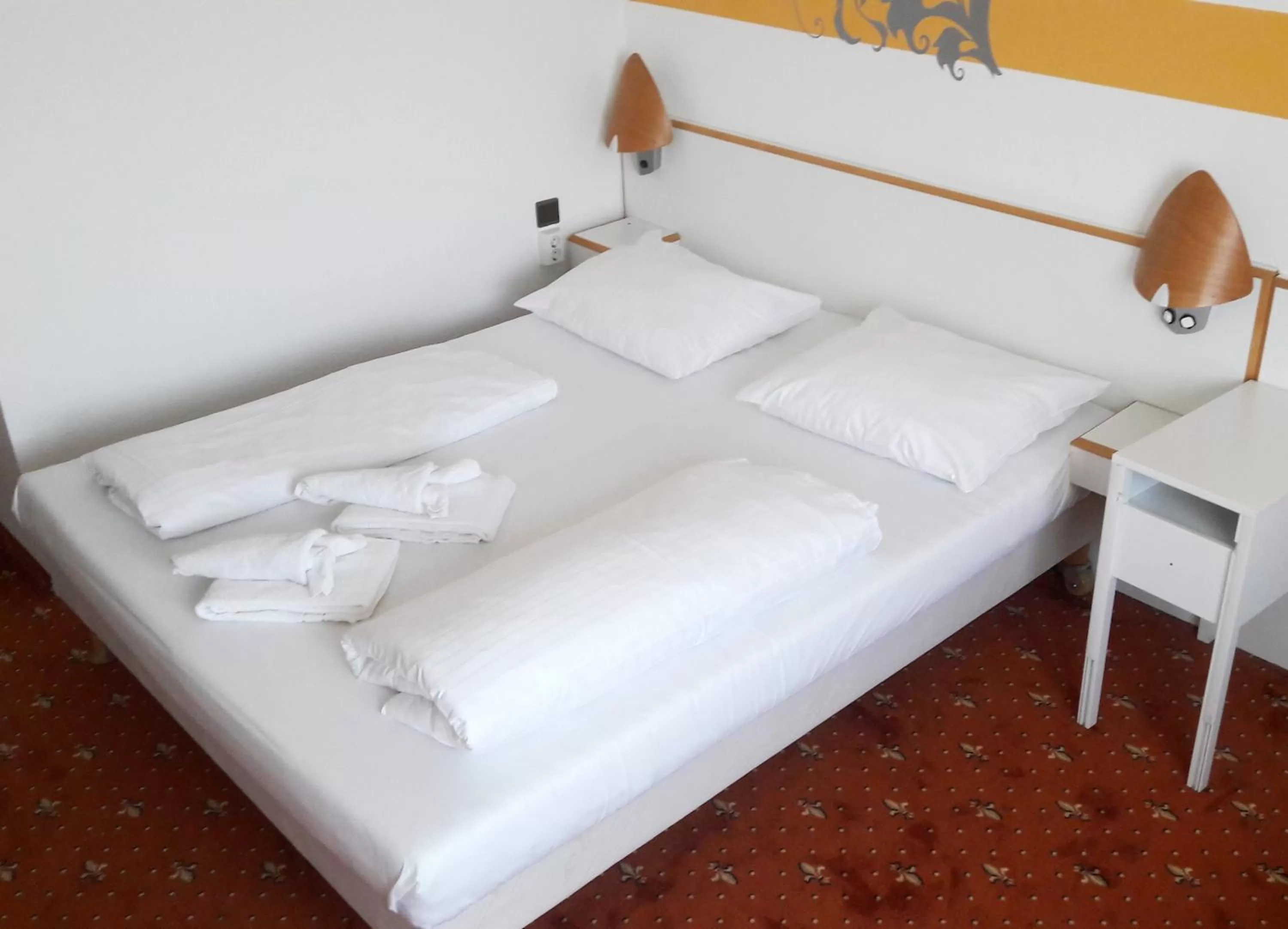 Bed in Lenas West Hotel