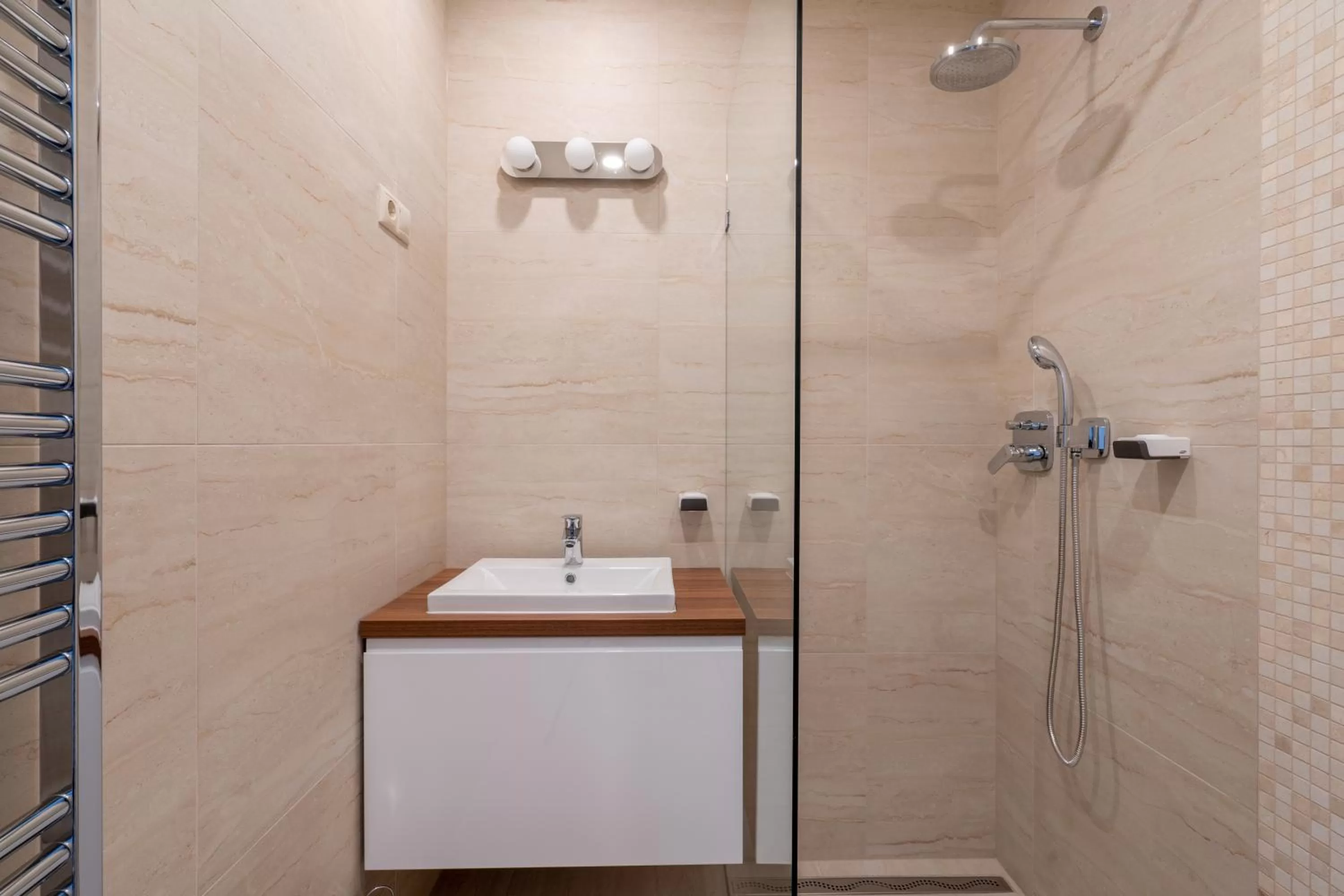 Bathroom in DorEsz Wellness Panzió