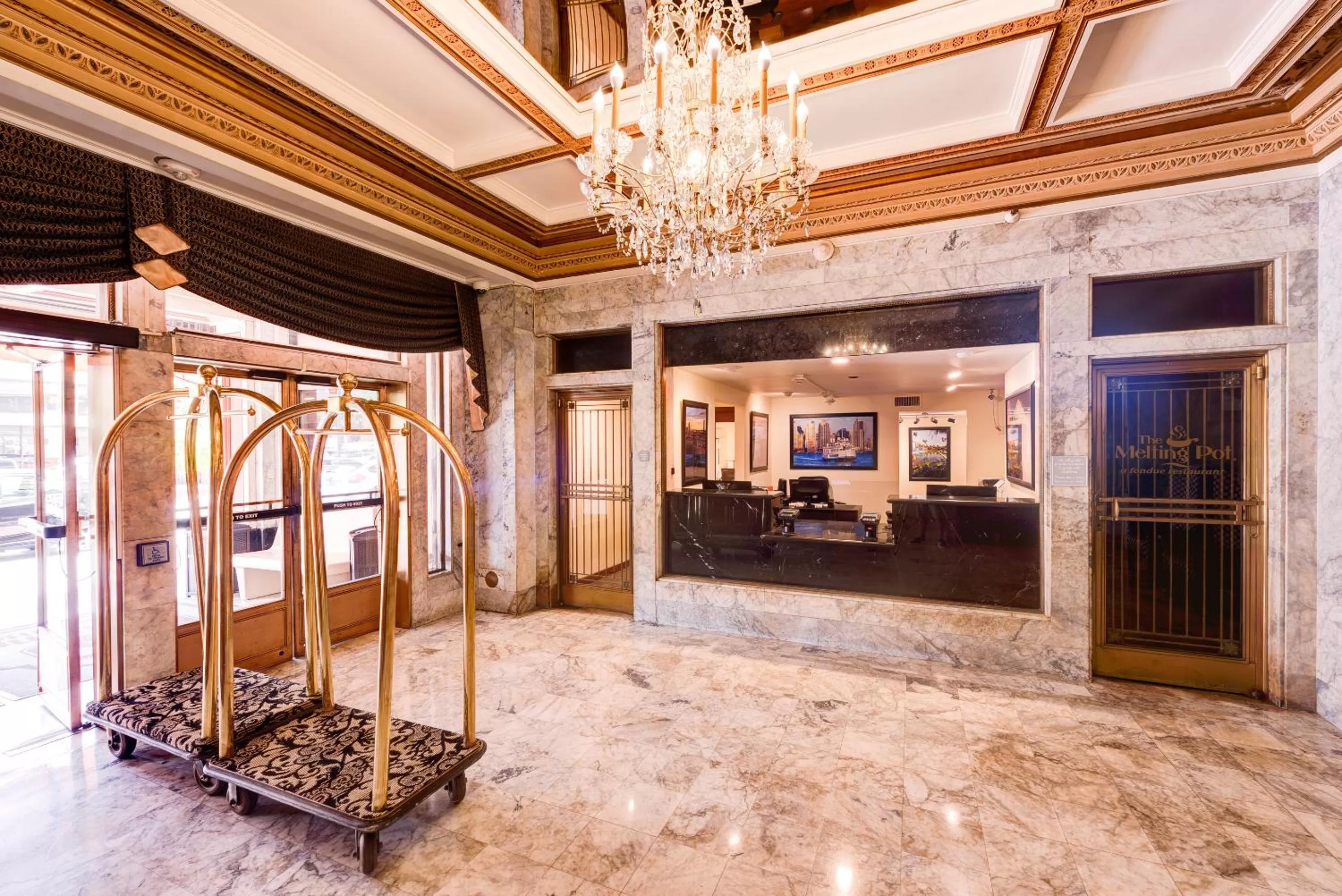 Lobby or reception in Gaslamp Plaza Suites