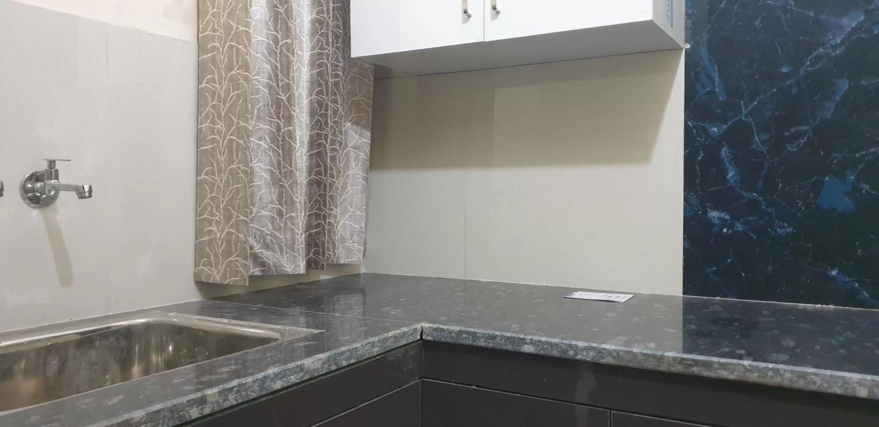 Kitchen or kitchenette in Maple Leaf Hotel