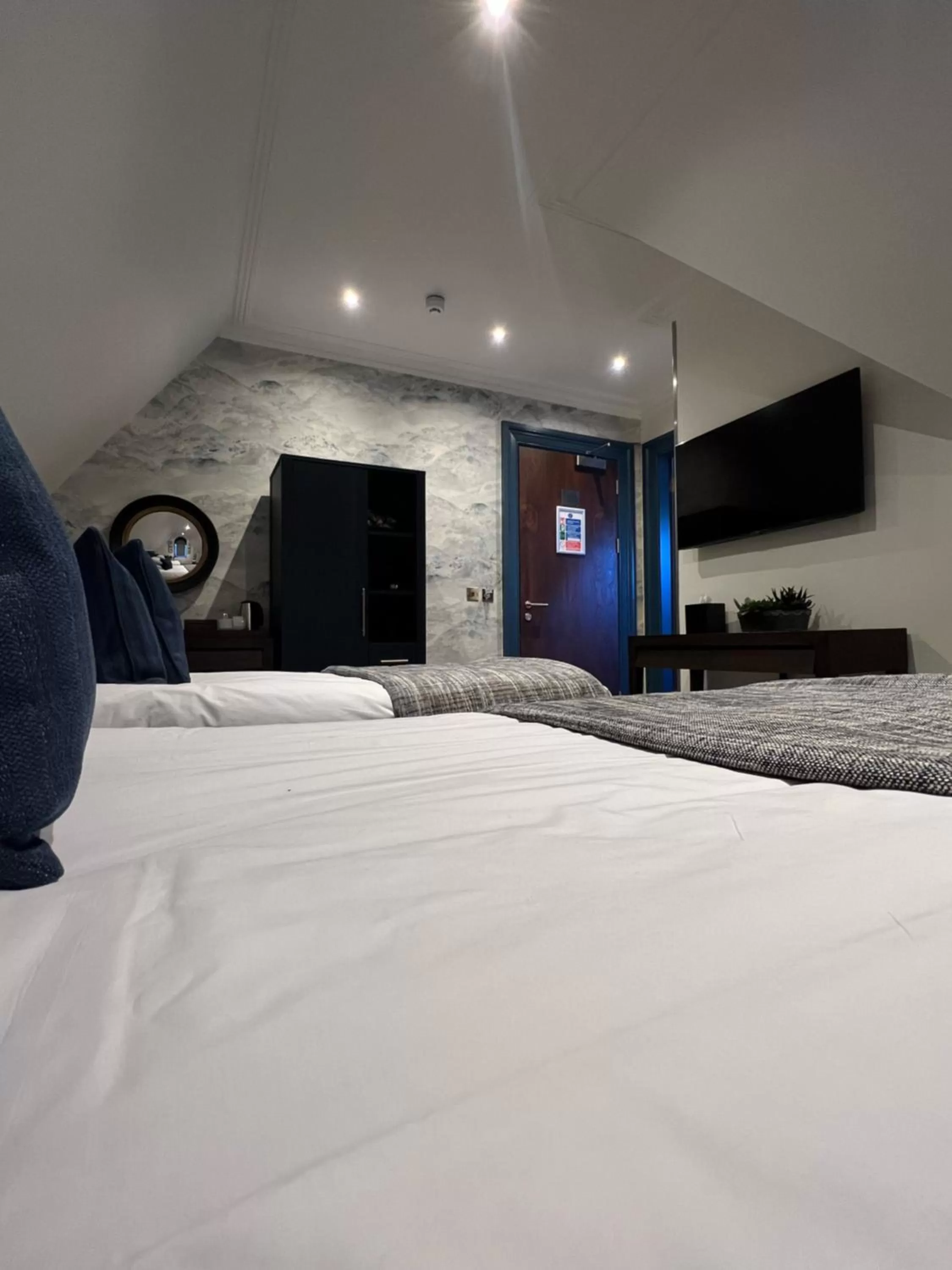 Bedroom, Bed in Lynnhurst Hotel