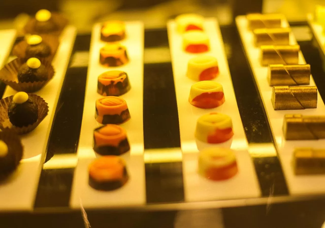 Restaurant/places to eat in Radisson Bhopal