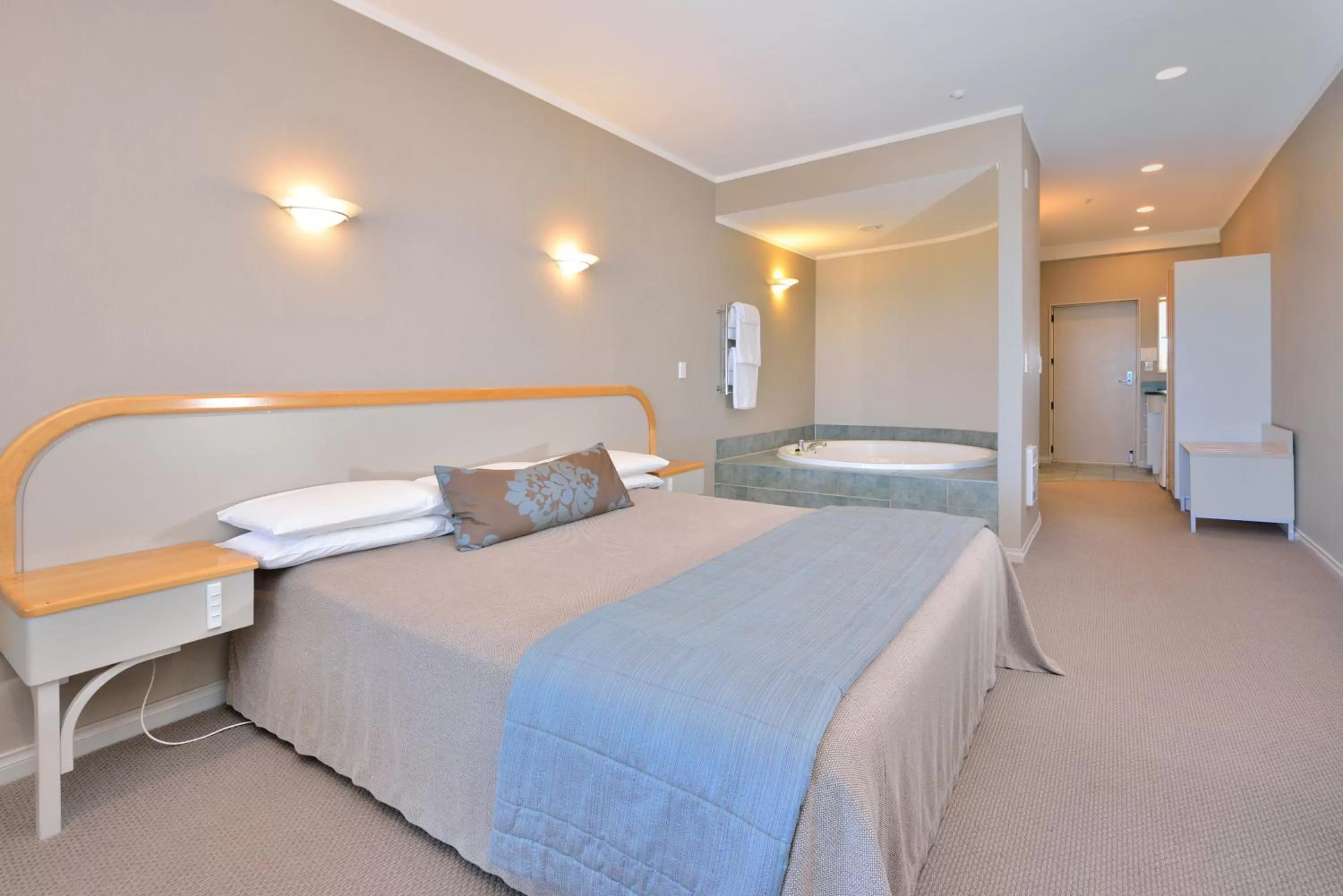 Bed in Shoreline Motel