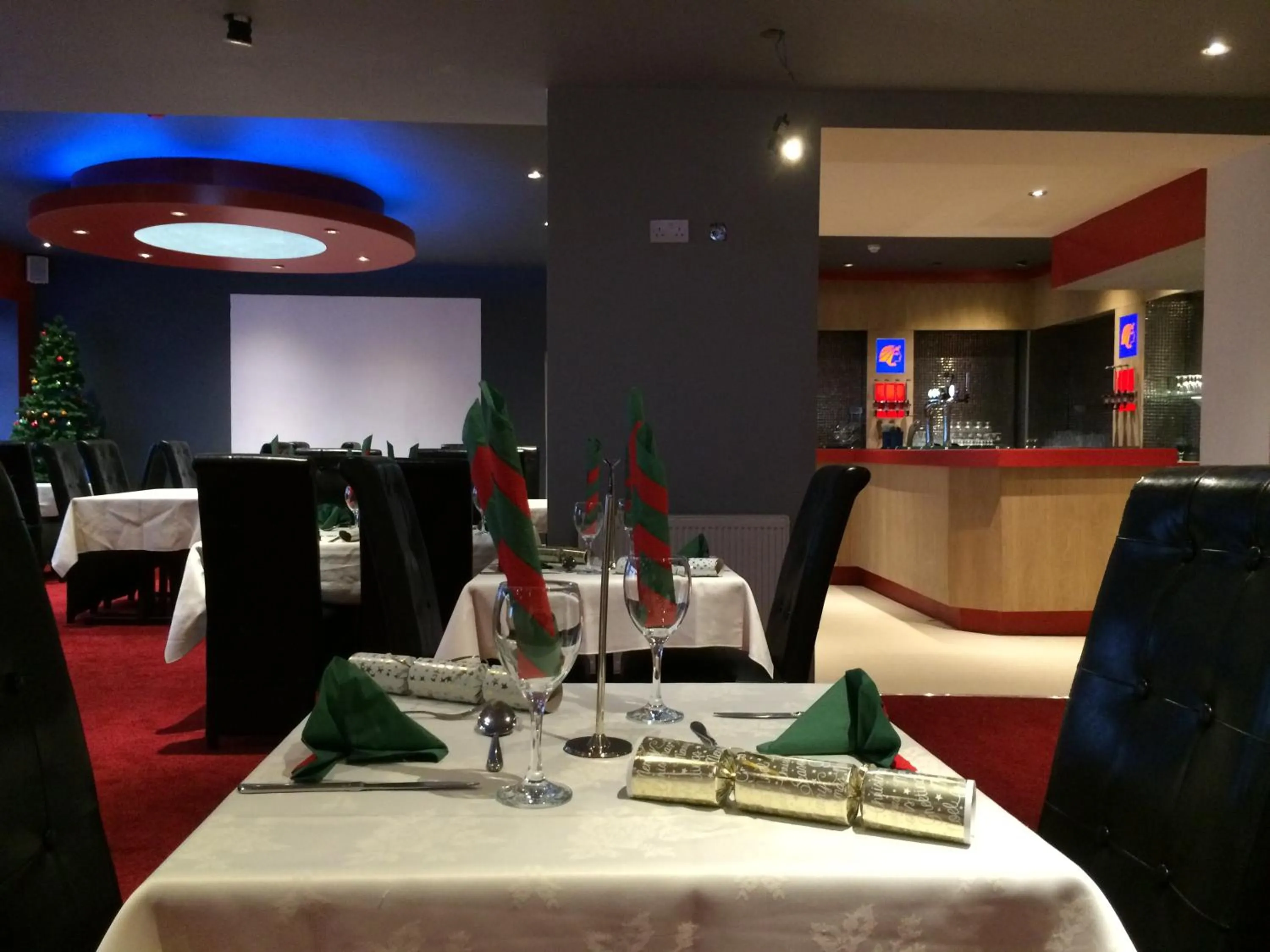 Restaurant/places to eat in Sunny Days Hotel