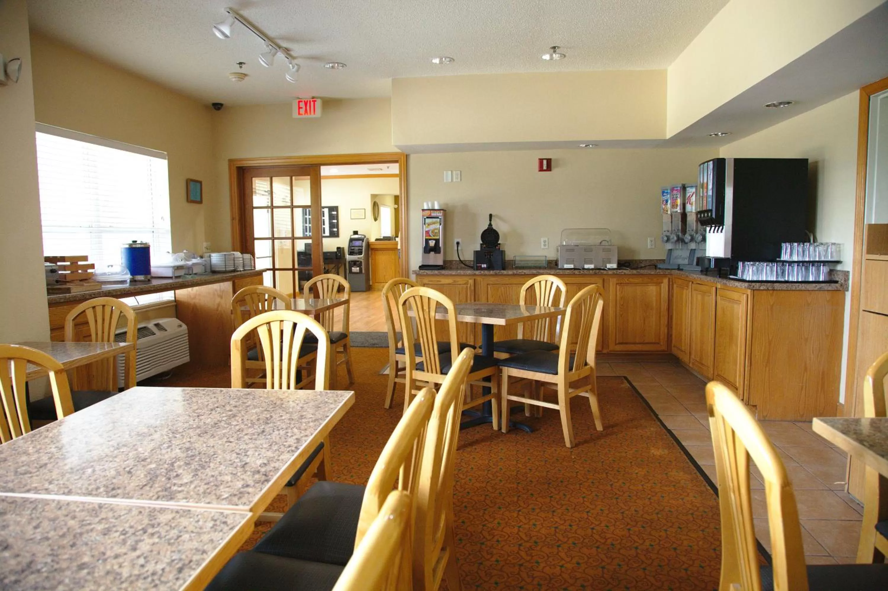 Restaurant/places to eat in Country Inn & Suites by Radisson, Bloomington-Normal West, IL