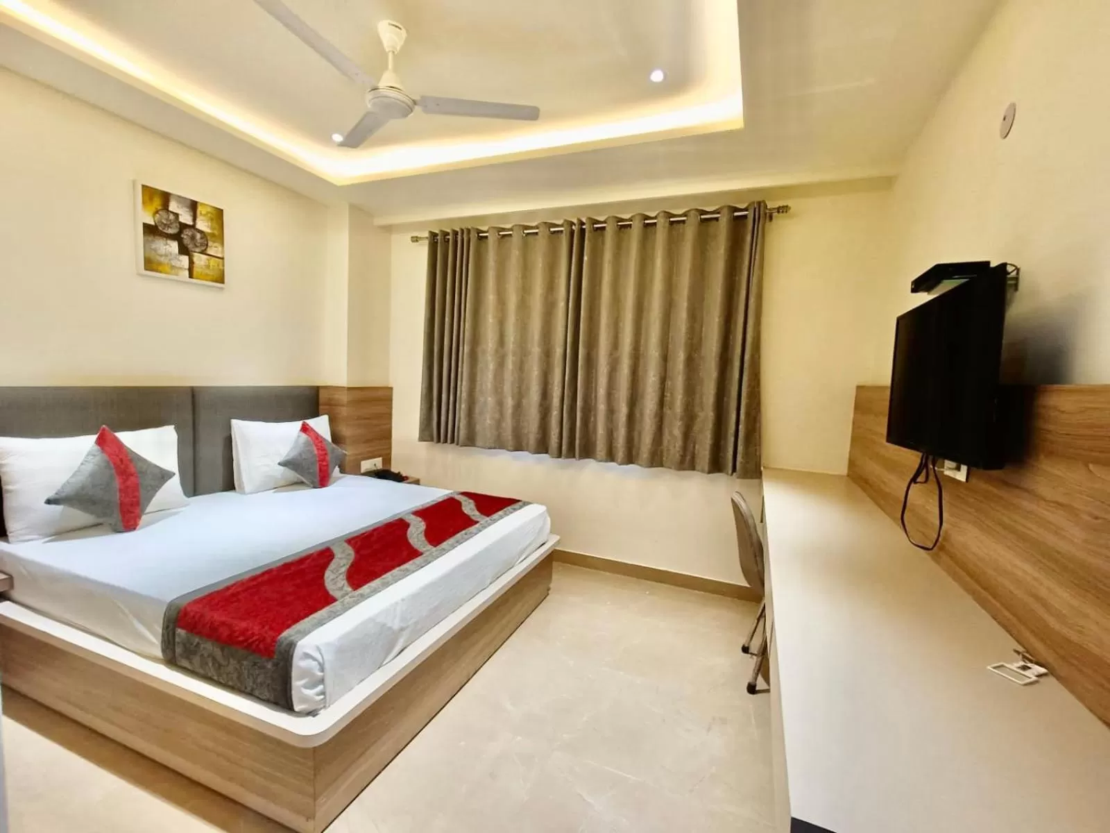 TV and multimedia, Bed in Hotel Tripple Tree - Karol Bagh