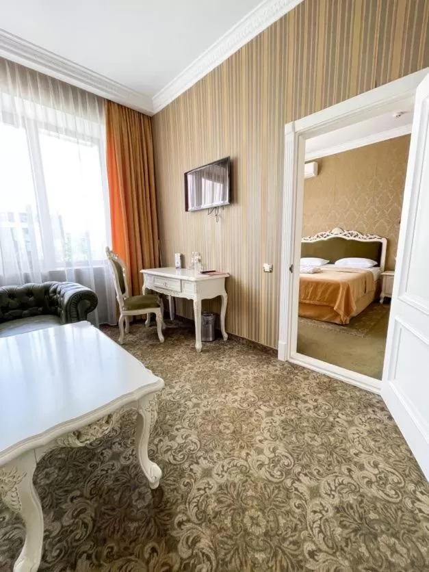 Bed in Royal Olympic Hotel