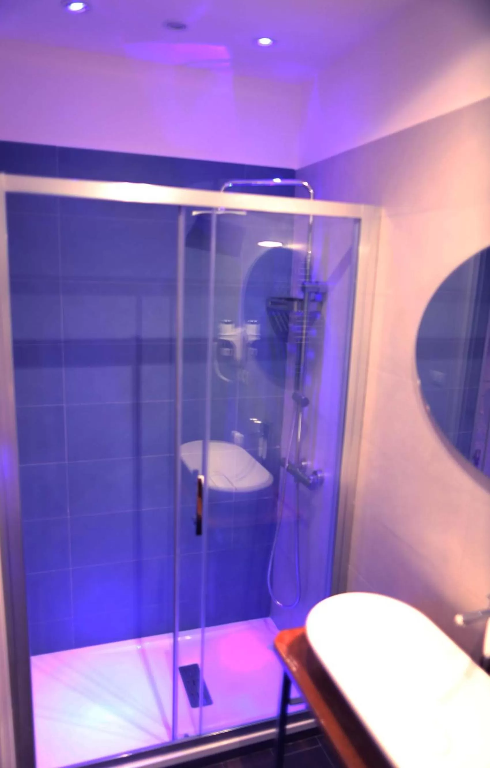 Shower in B&B Bailardo