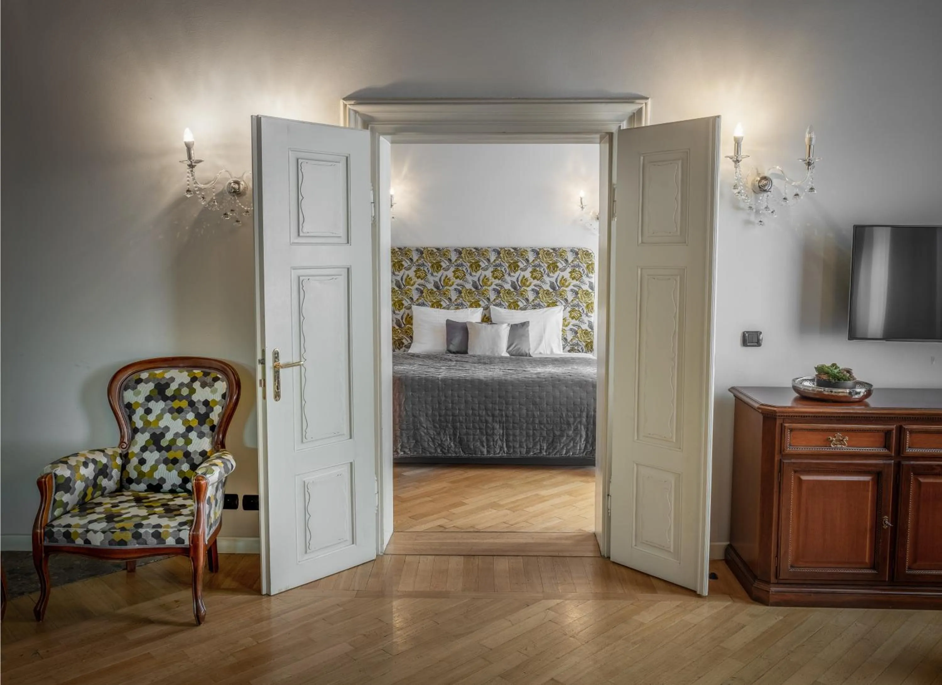 Bedroom, Bed in Chateau 9 Apartments by Adrez