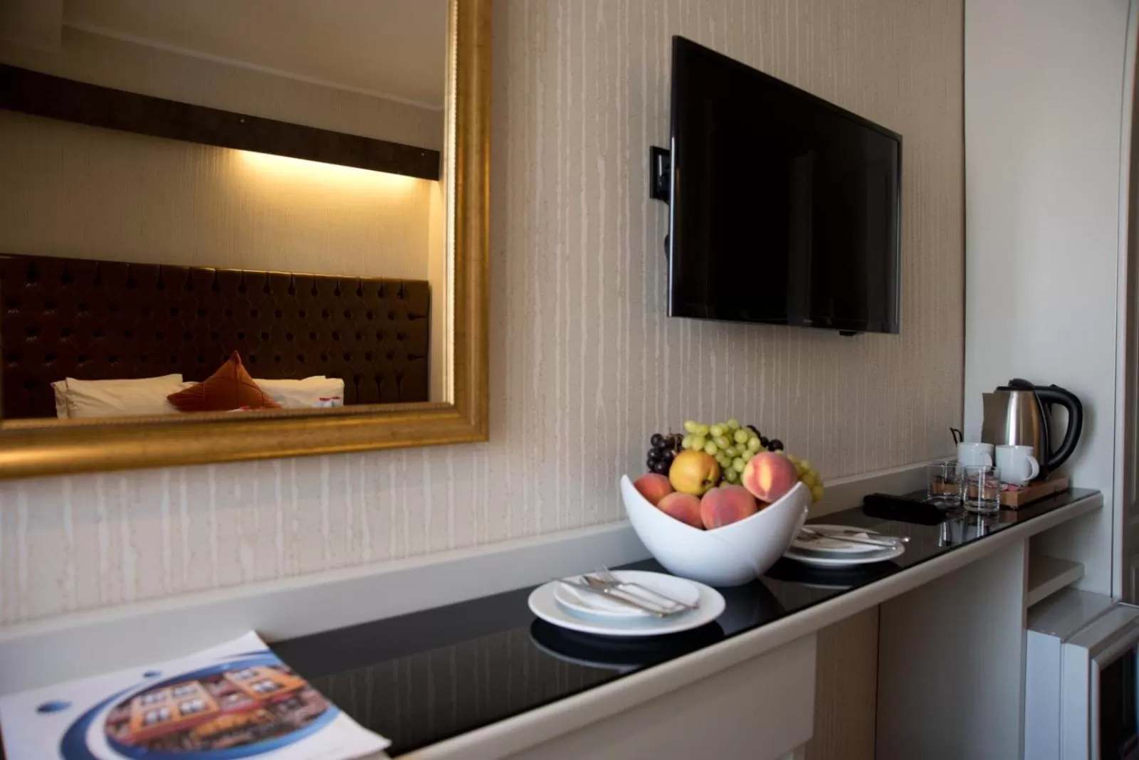 TV and multimedia, TV/Entertainment Center in Pruva Hotel