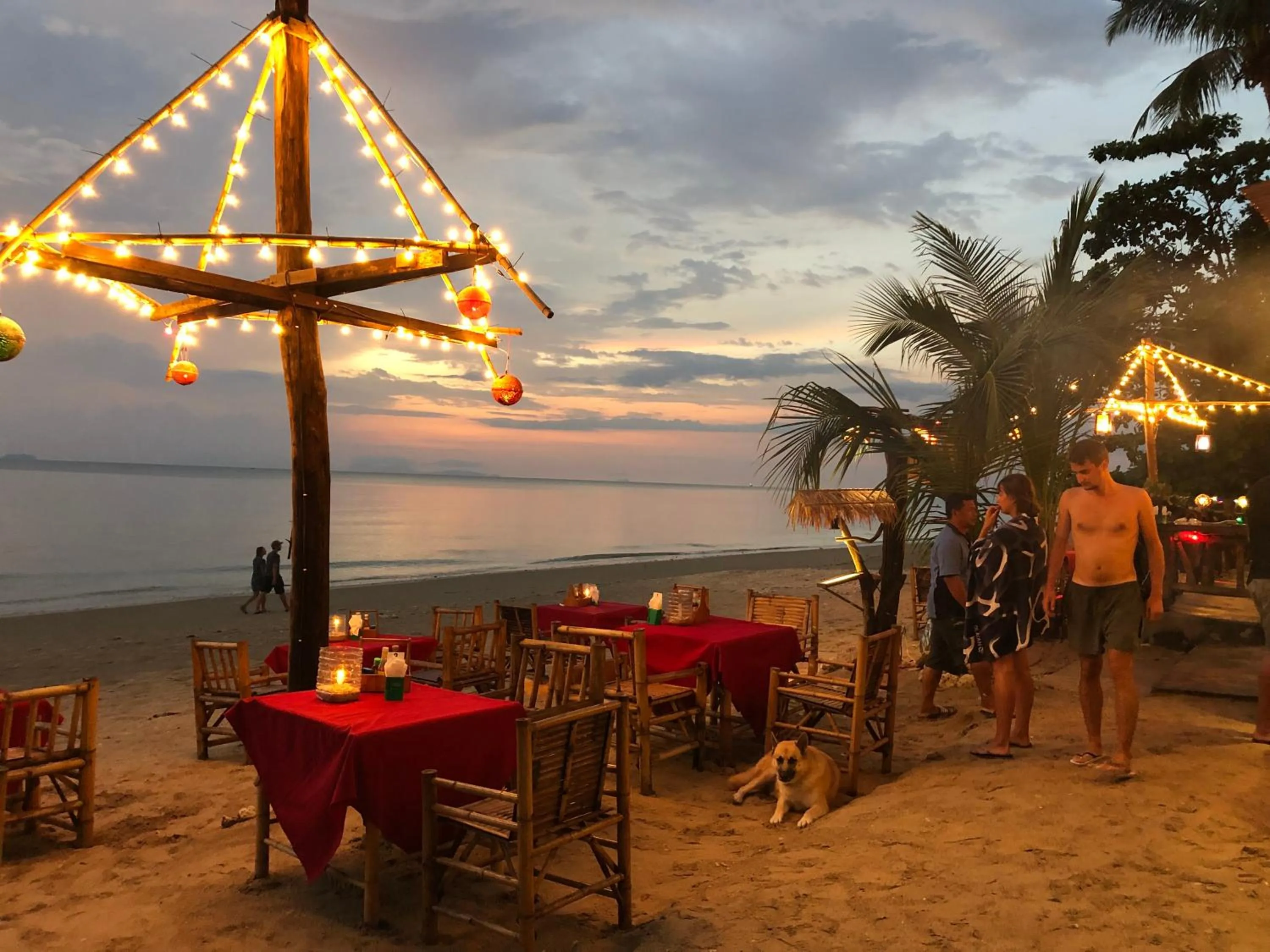 Restaurant/places to eat in Moonwalk Lanta Resort