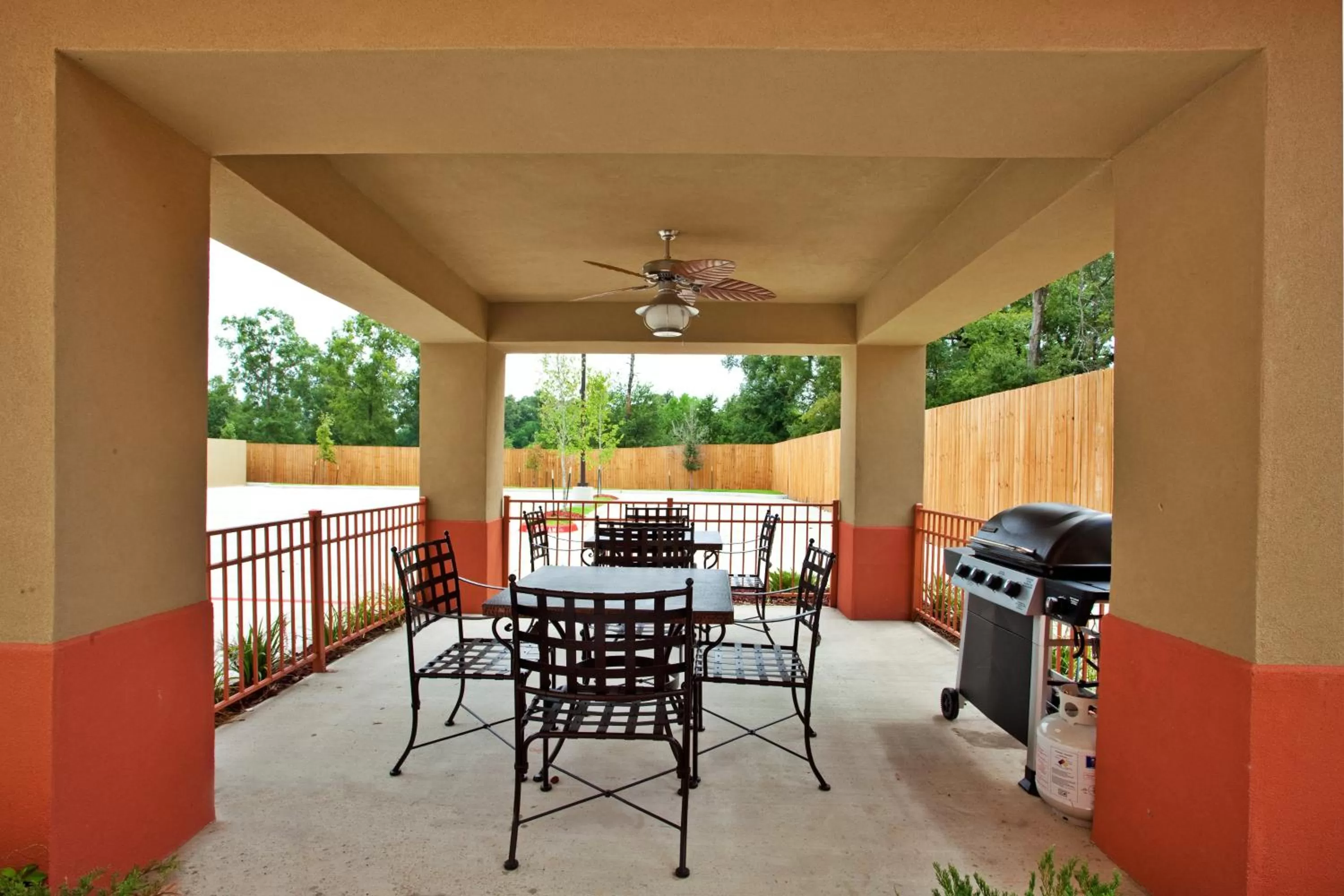 Patio in MainStay Suites Denham Springs - Baton Rouge East