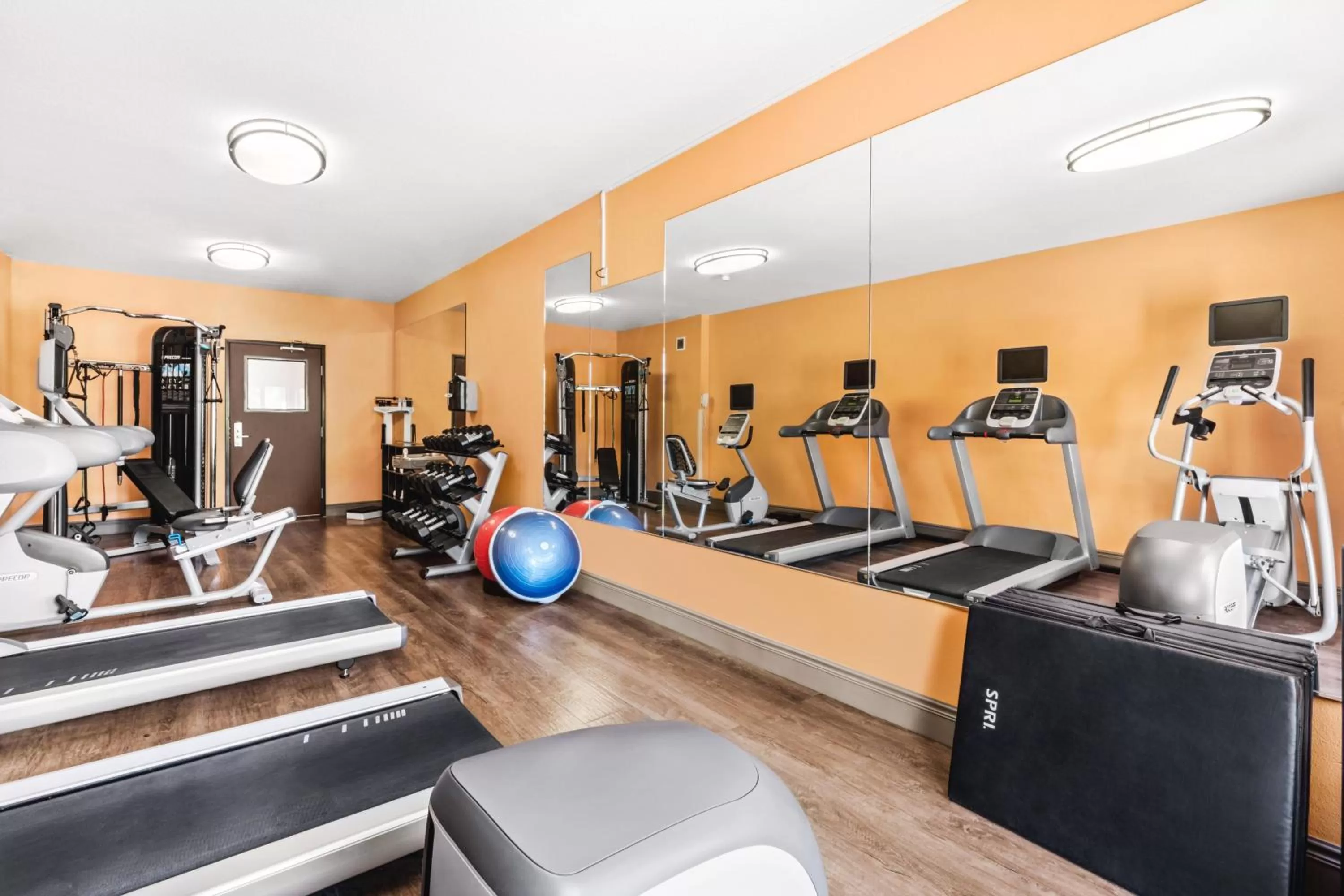 Fitness centre/facilities in Holiday Inn Express Portland SE - Clackamas Area by IHG