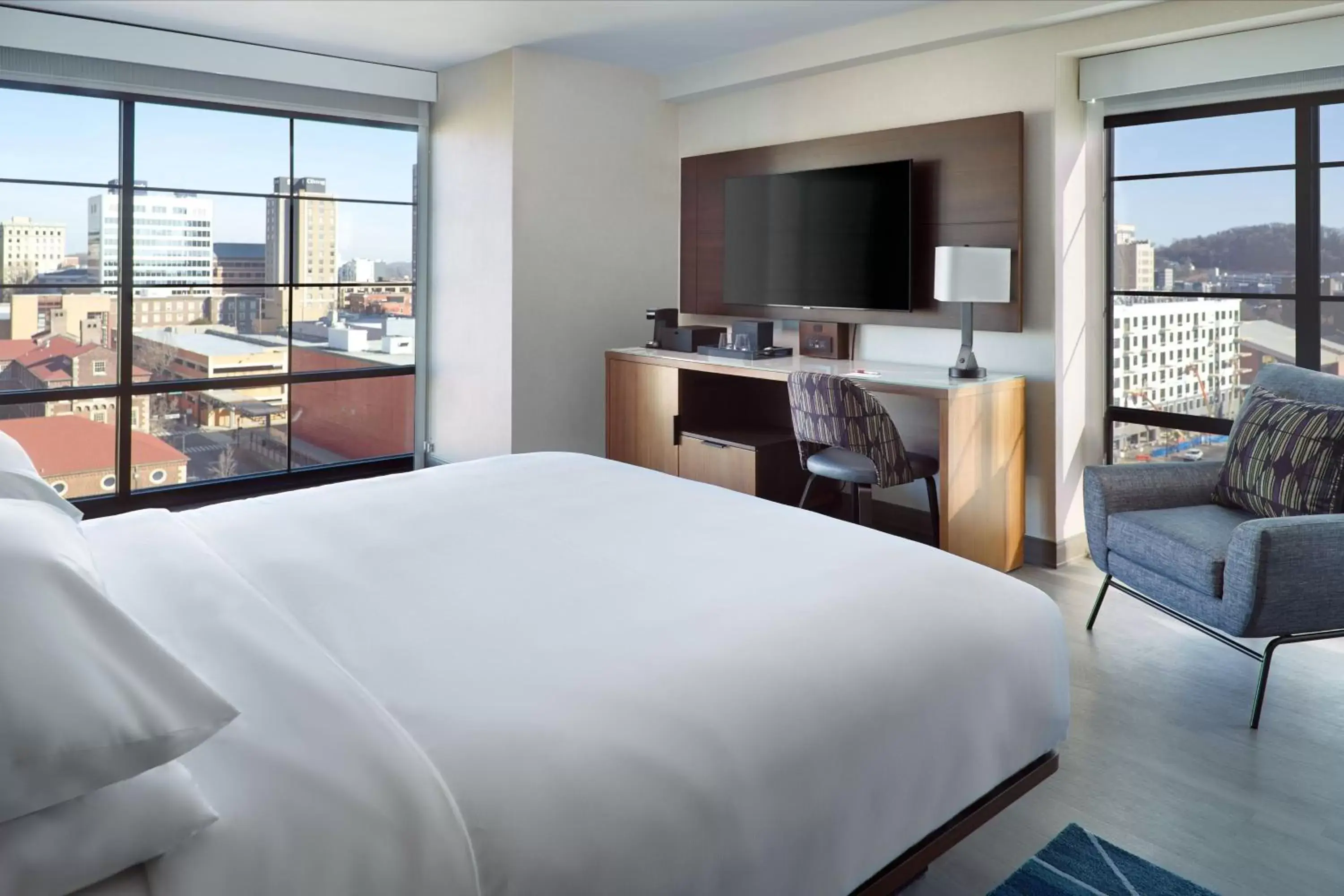 Executive King Room with Sofa Bed - Club Level in Marriott Knoxville Downtown Executive King Room with Sofa Bed - Club Level in Marriott Knoxville Downtown