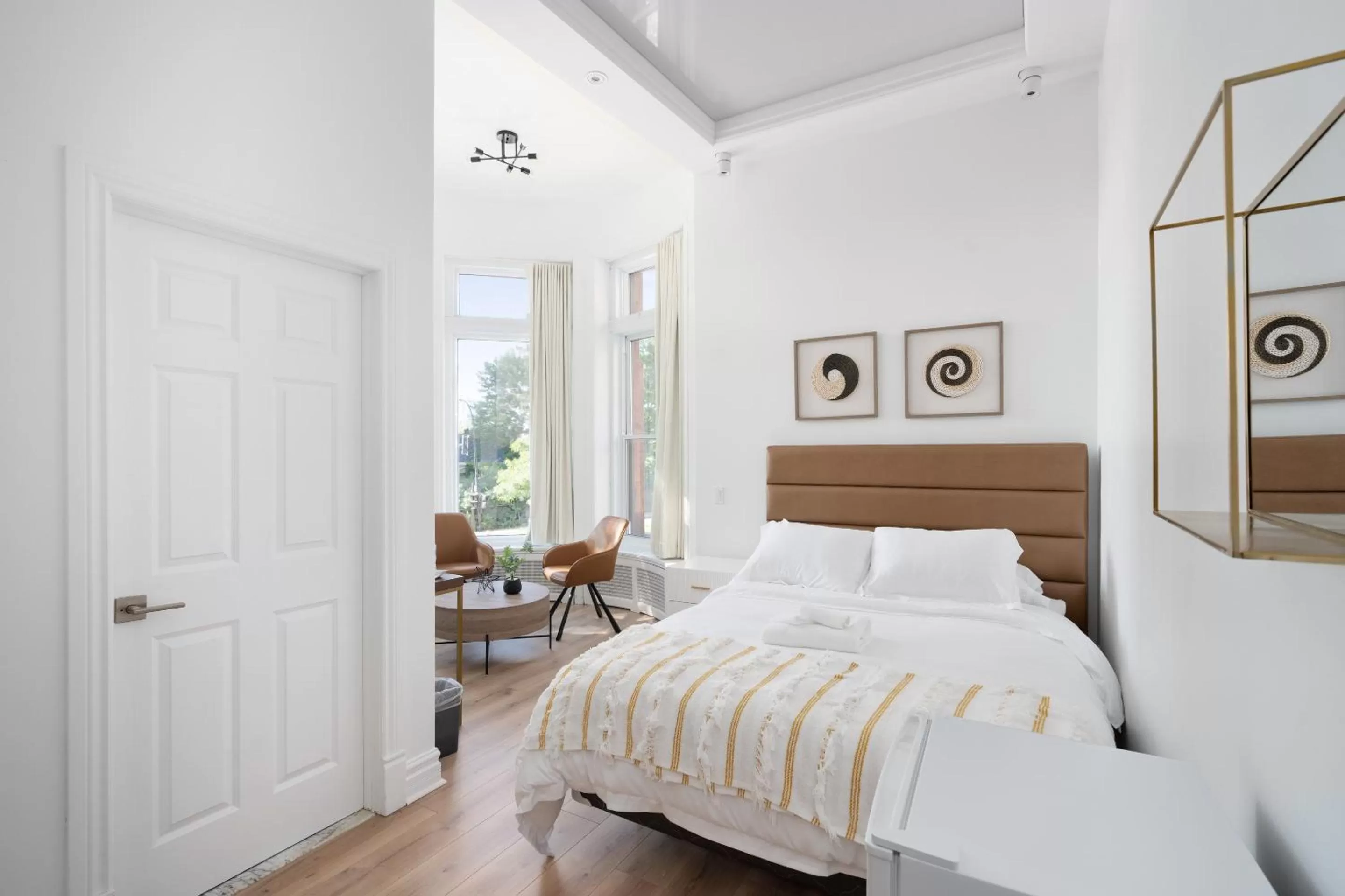 Bed in Le Penfield Par Nomade MTL