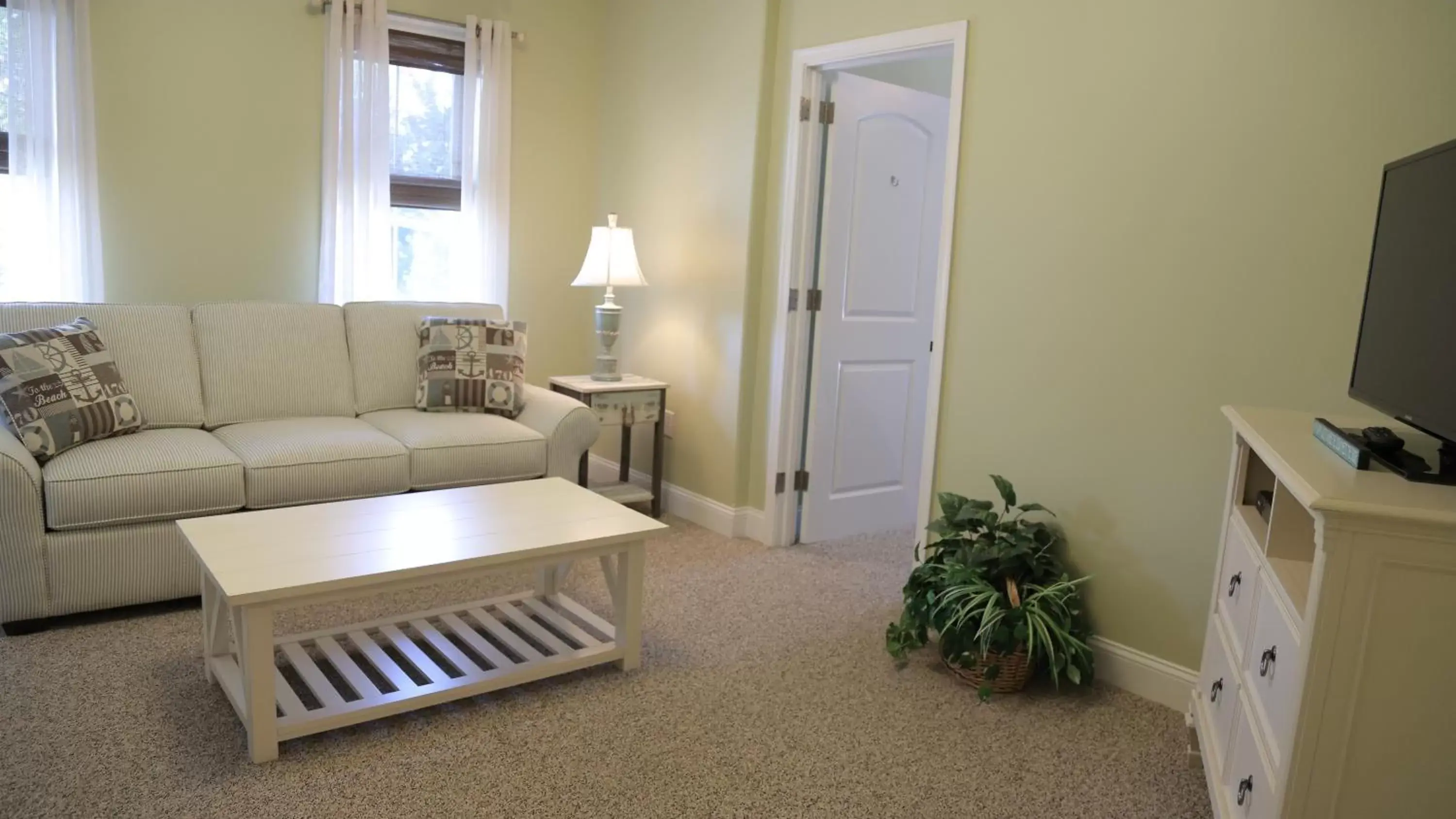 Superior King Suite in Savannah Inn Superior King Suite in Savannah Inn