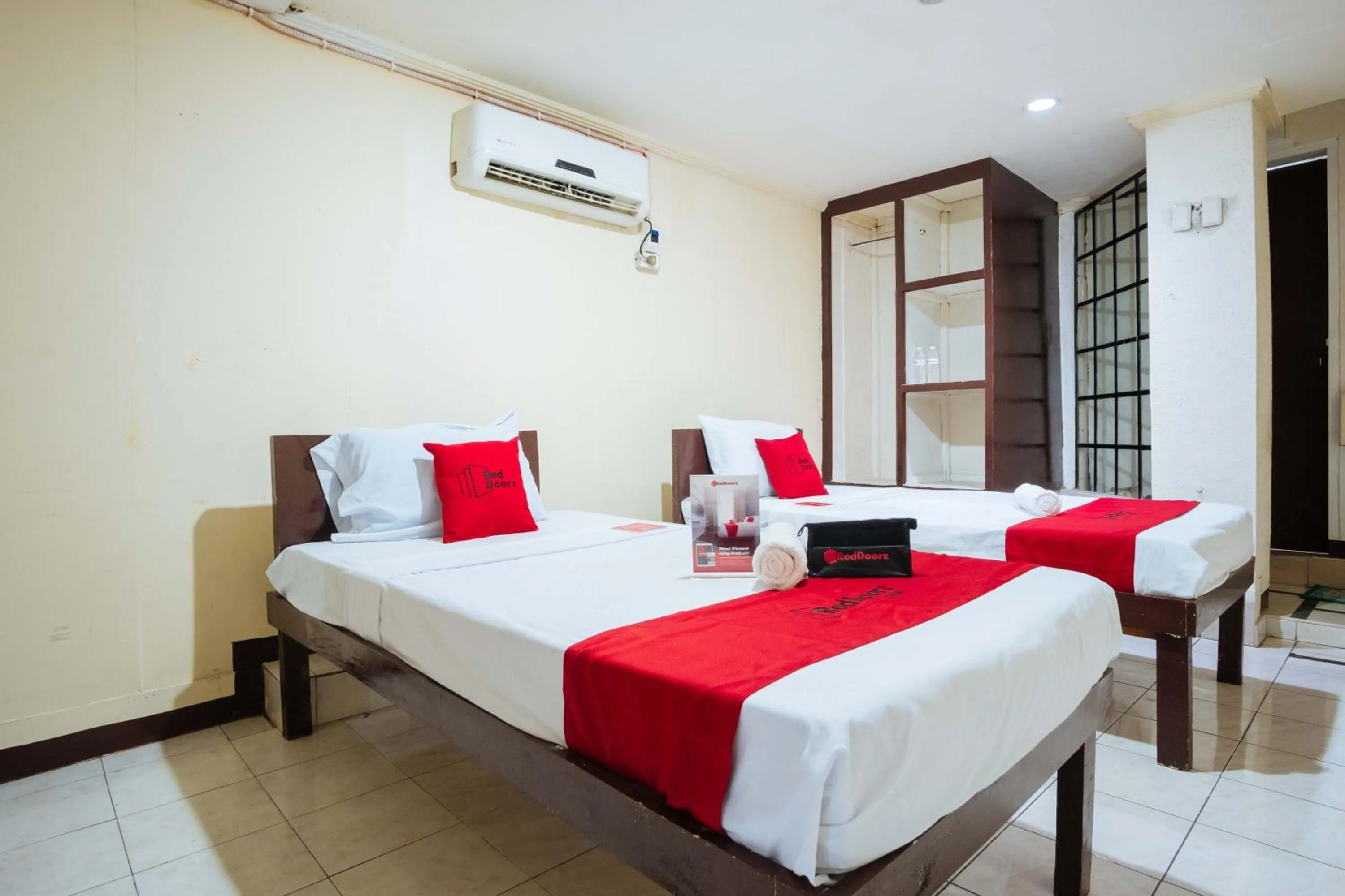 Photo of the whole room in RedDoorz @Downtown Bacolod