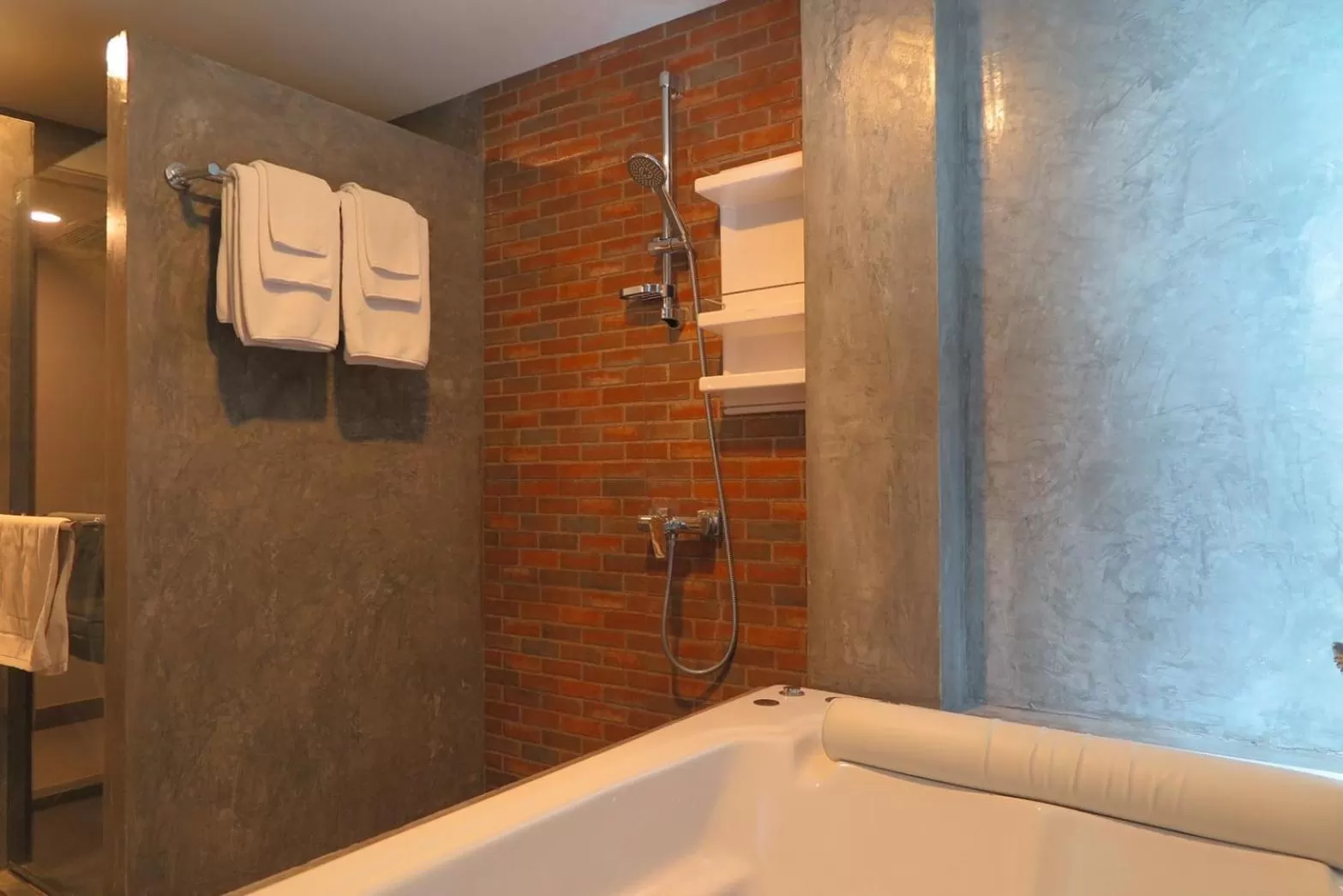 Bathroom in V20 Boutique Jacuzzi Hotel