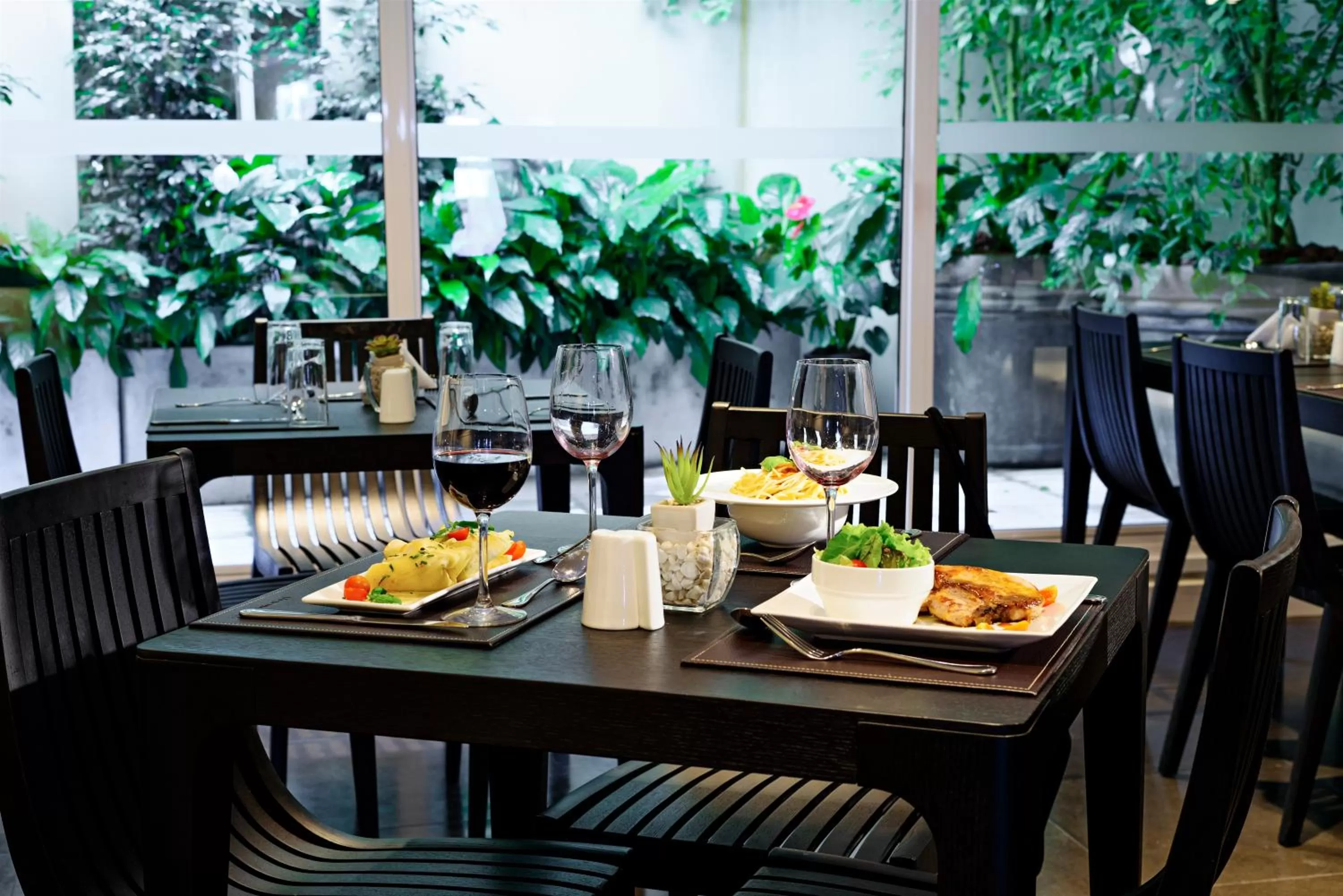 Restaurant/places to eat in Mercure Montevideo Punta Carretas