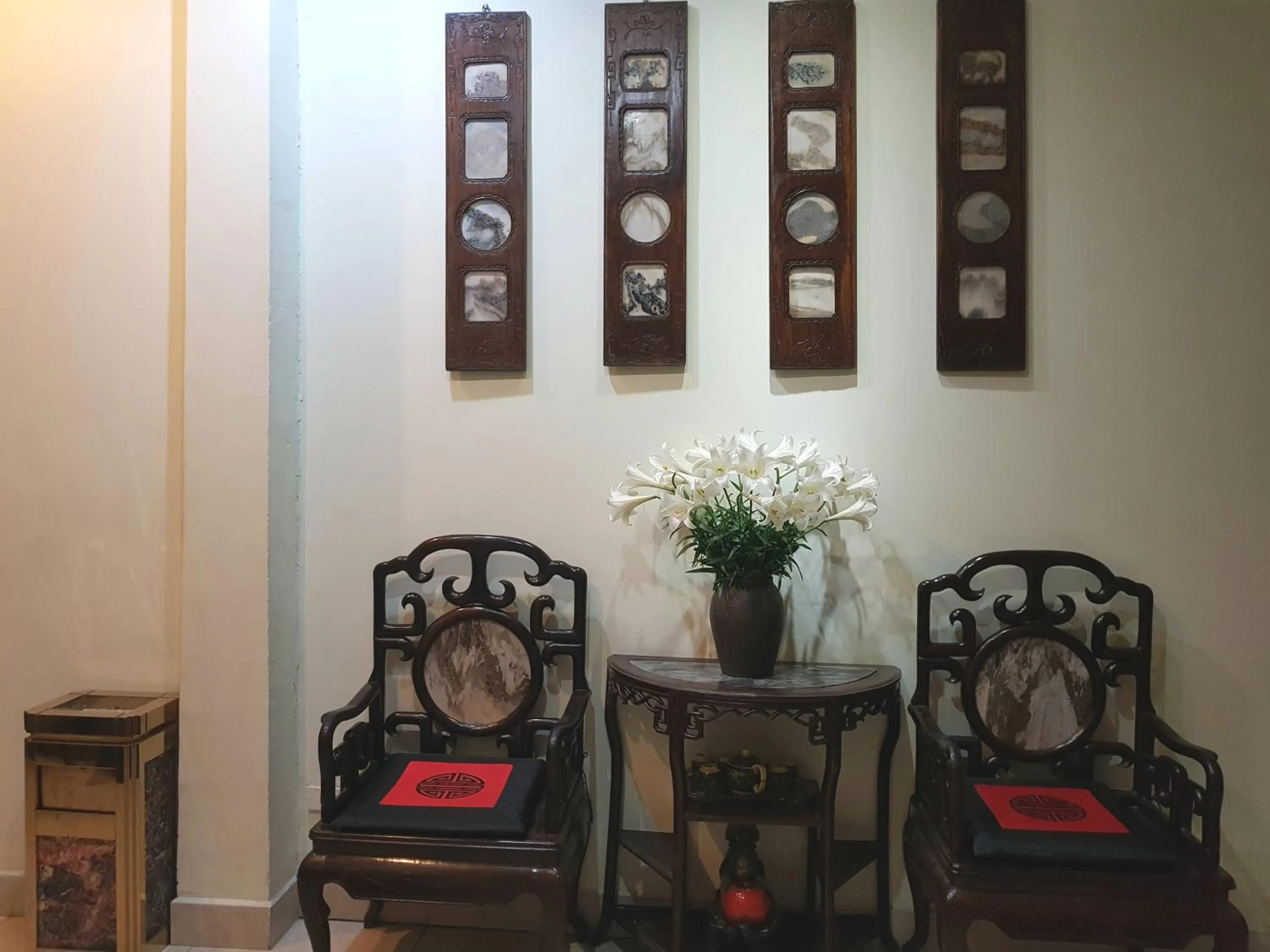 Seating area in Memory Hotel