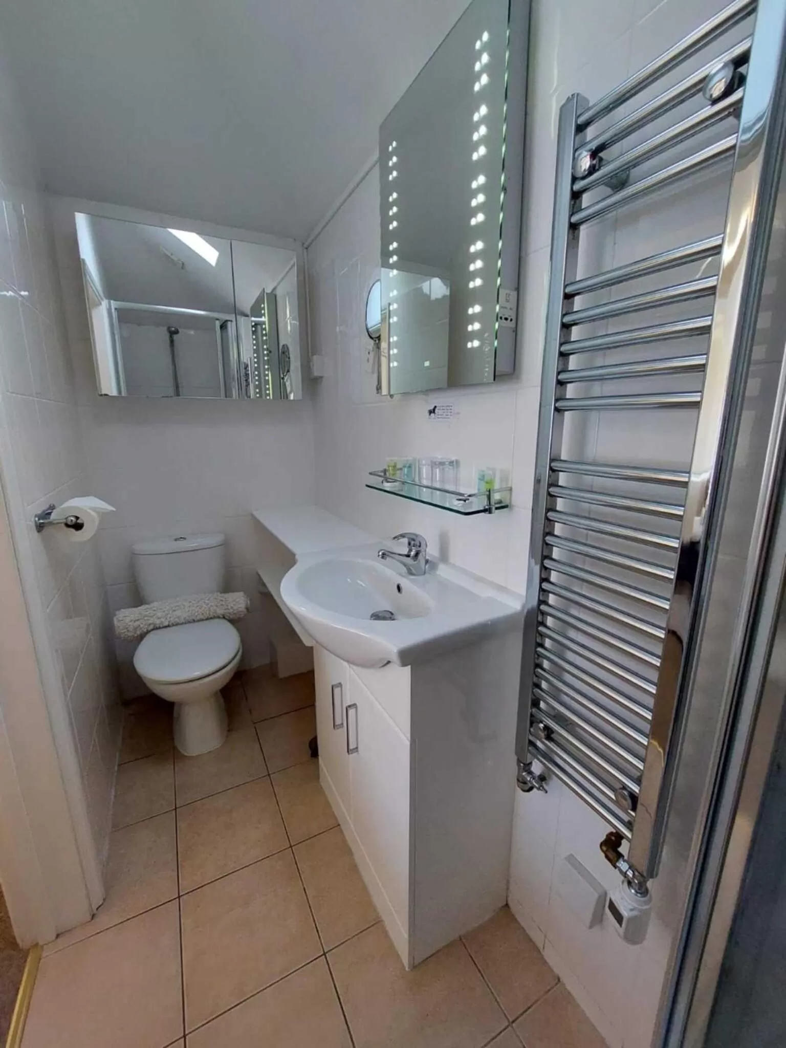 Bathroom in Black Horse Canterbury