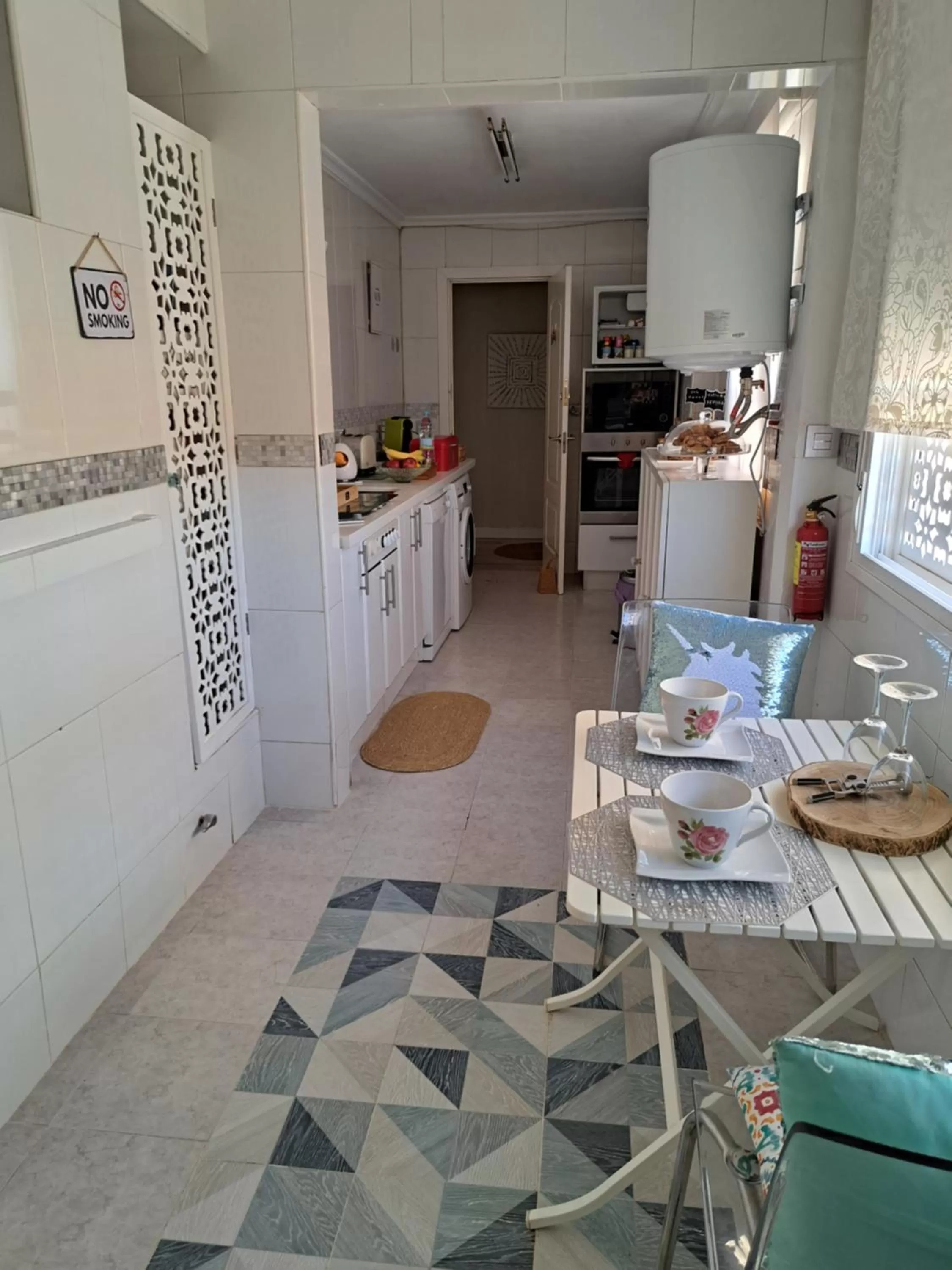 Kitchen or kitchenette in Apartamentos Flamenco B&B