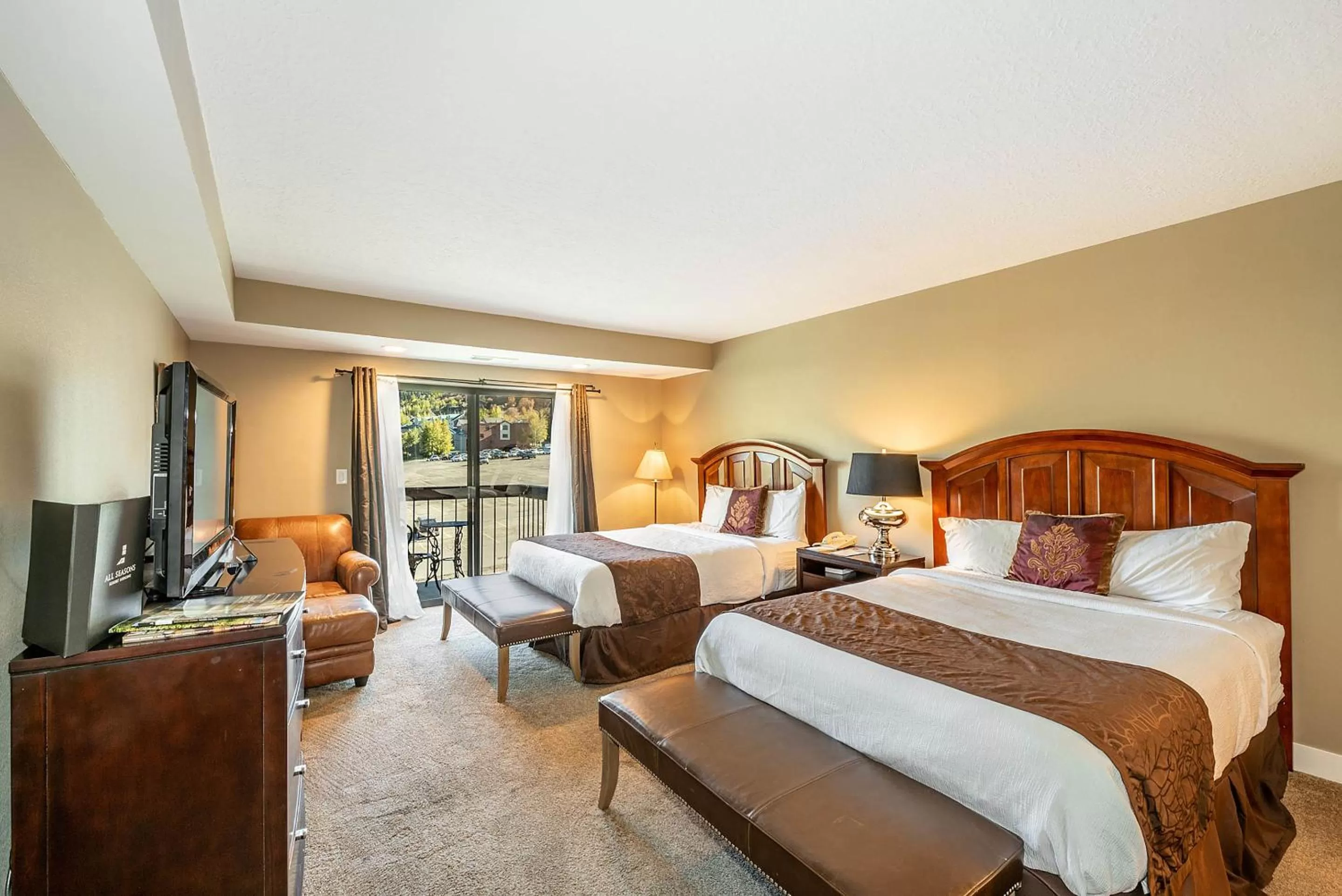 Deluxe Double Room in Shadow Ridge by All Seasons Resort Lodging