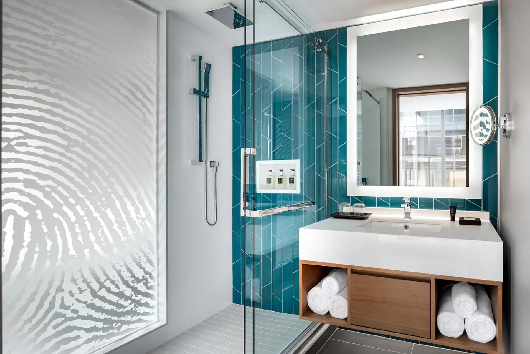 Shower in Humaniti Hotel Montreal, Autograph Collection