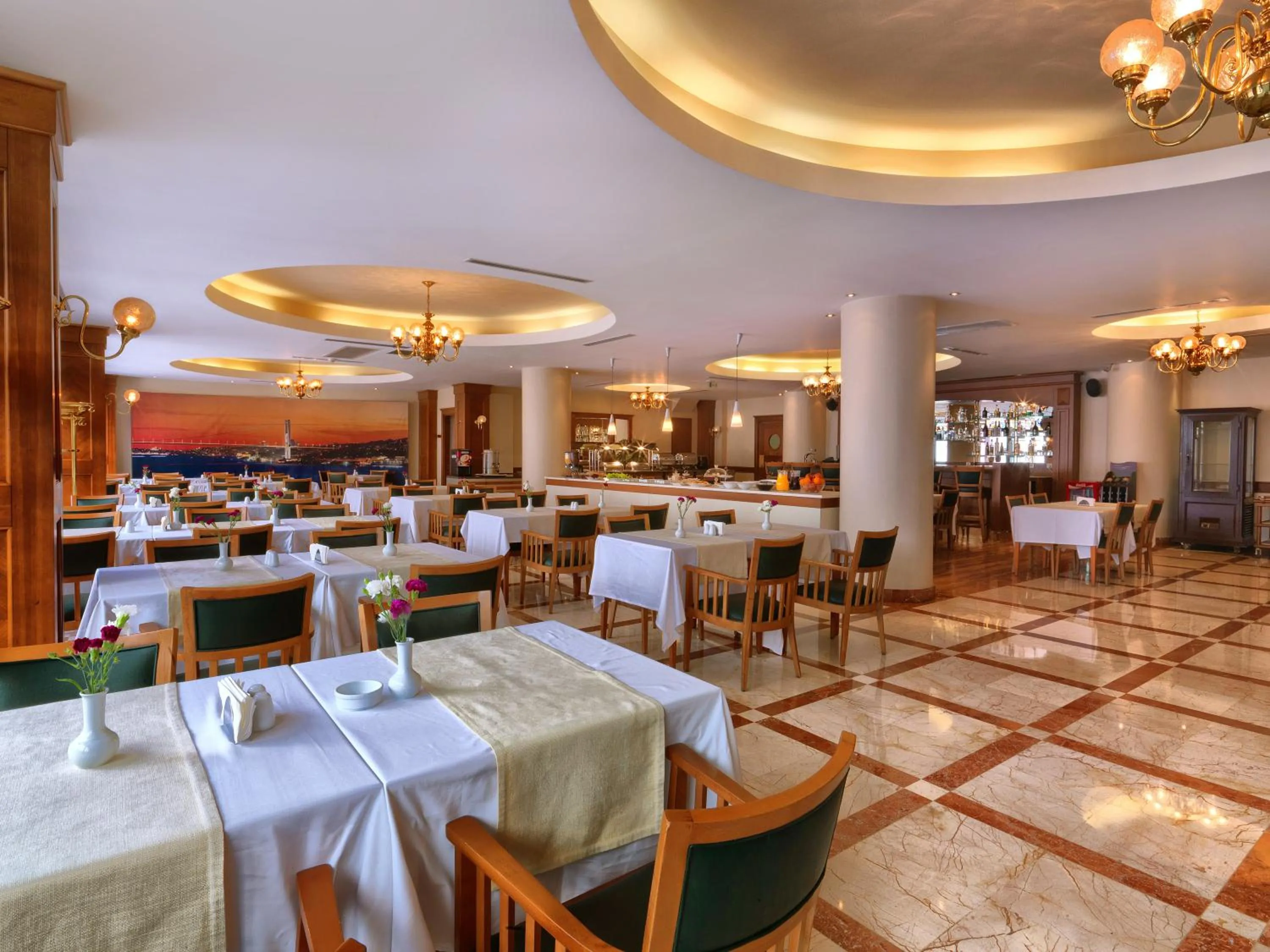 Restaurant/places to eat in Taksim Metropark Hotel