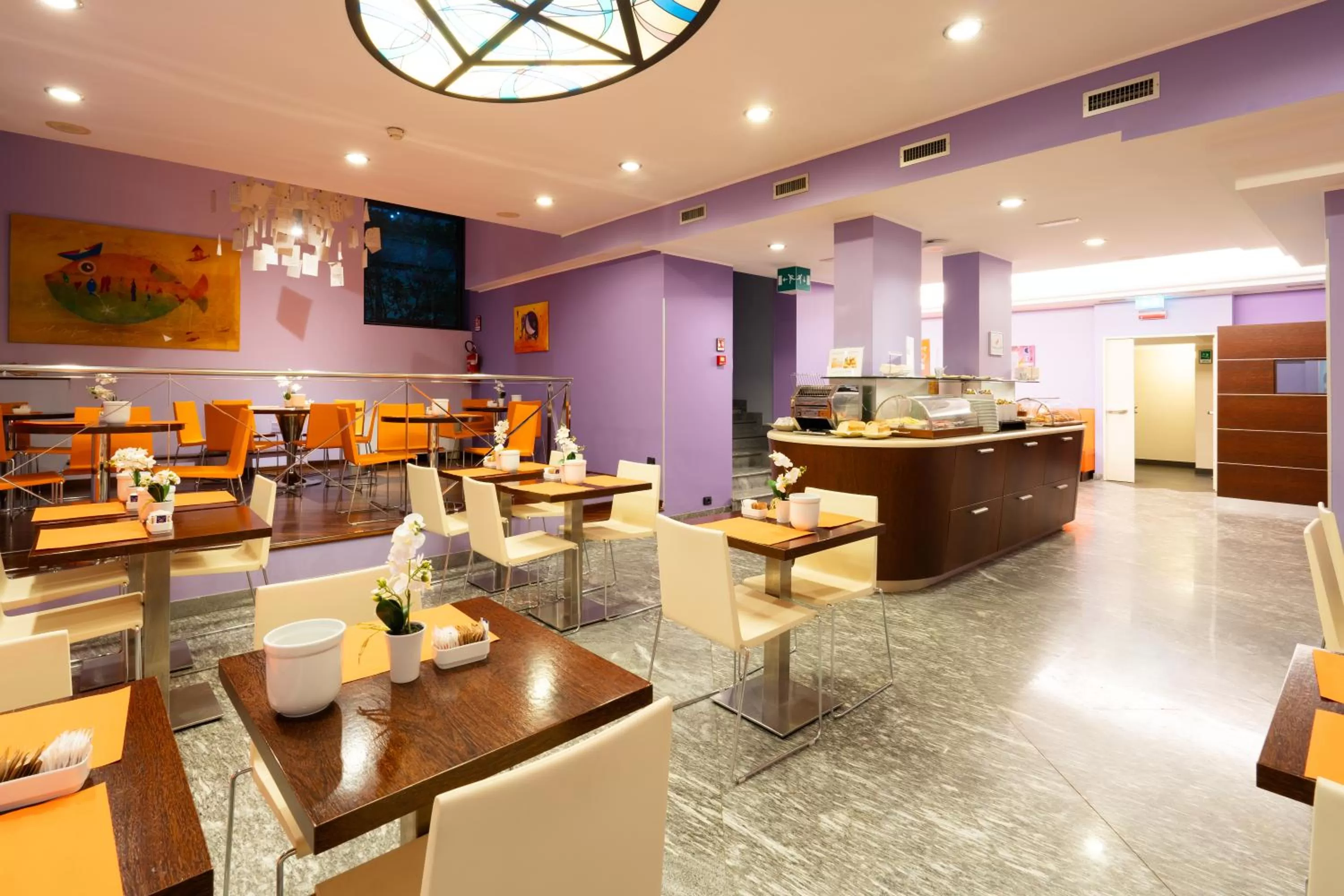 Food and drinks in Hotel Des Etrangers