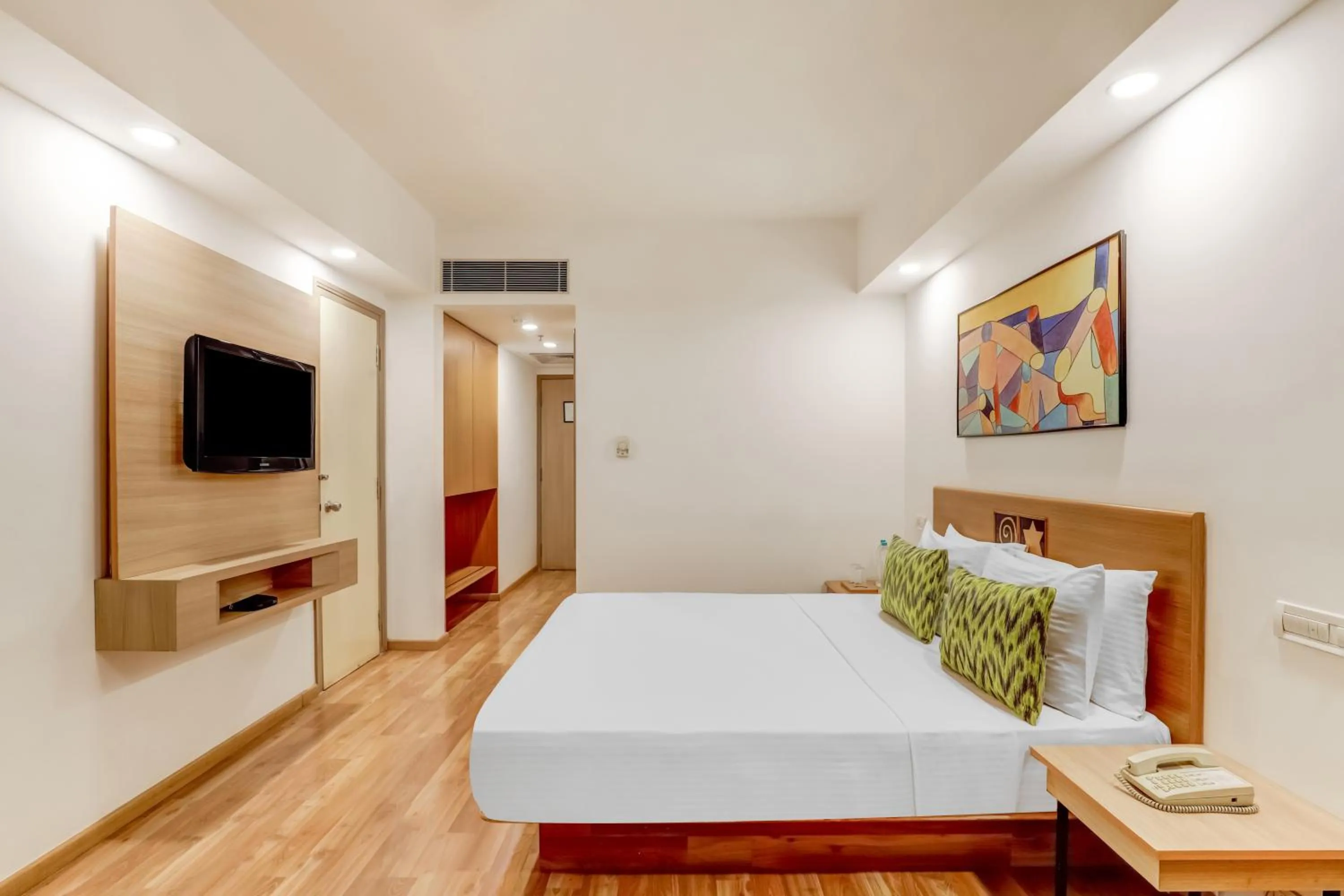 Bedroom, Bed in Lemon Tree Hotel, Ahmedabad