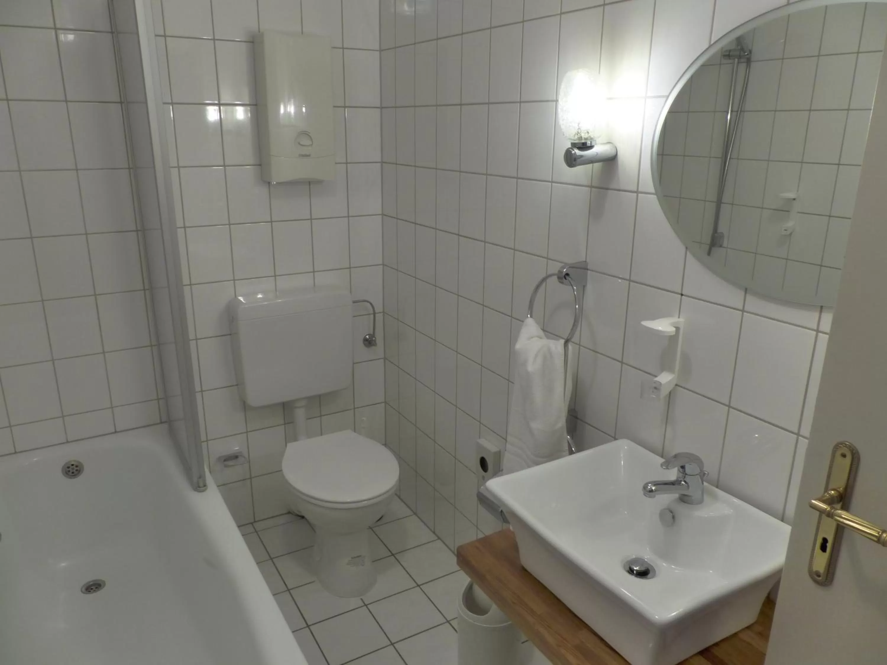 Bathroom in Hotel zur Post Dabringhausen