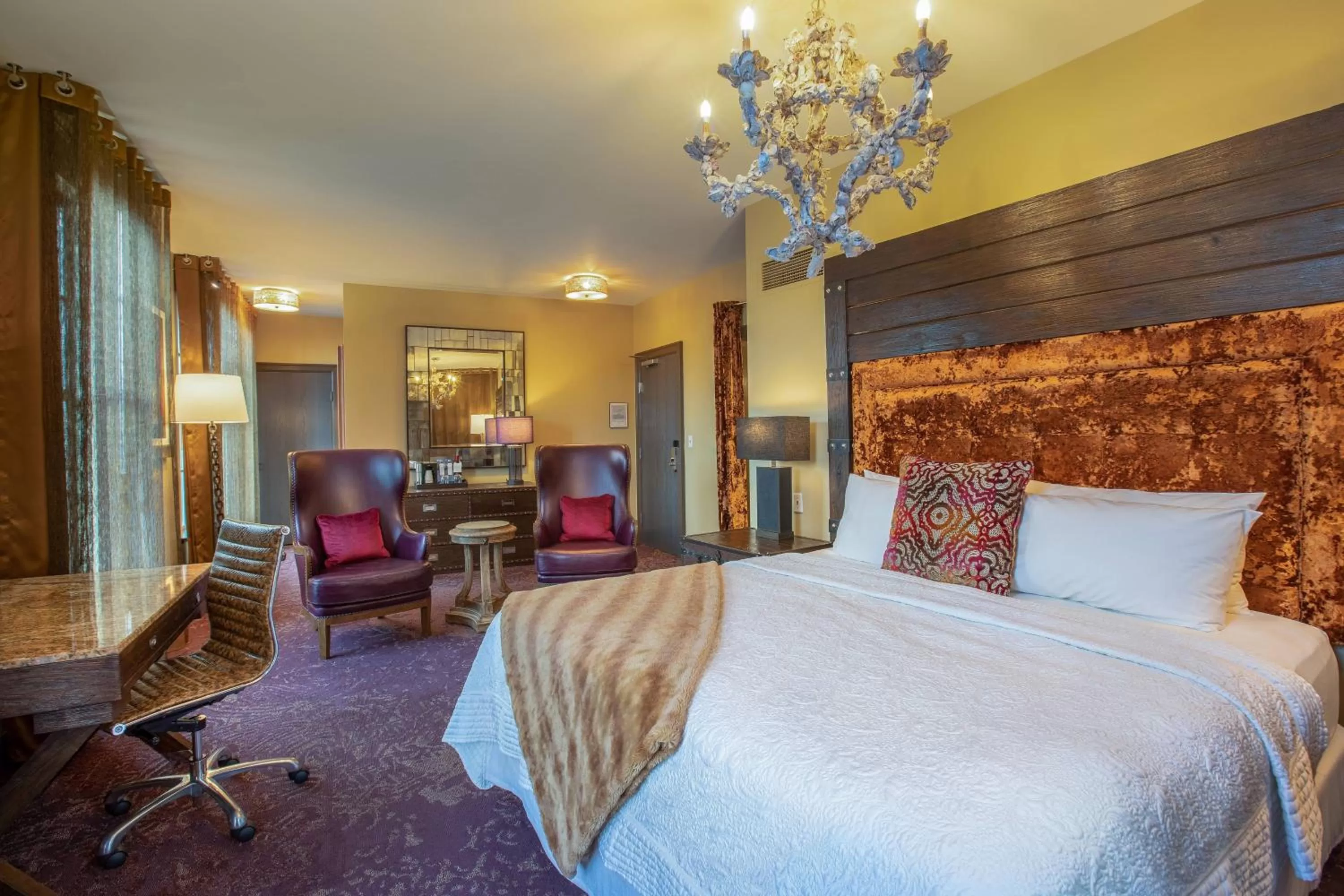 Photo of the whole room, Bed in The Bohemian Hotel Savannah Riverfront, Autograph Collection