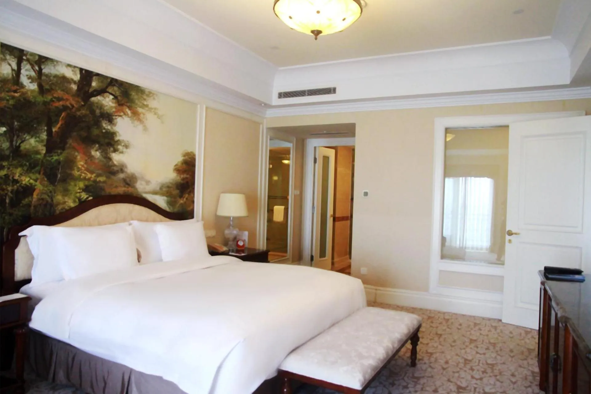 Bedroom, Bed in Crowne Plaza Ocean Spring Resort by IHG